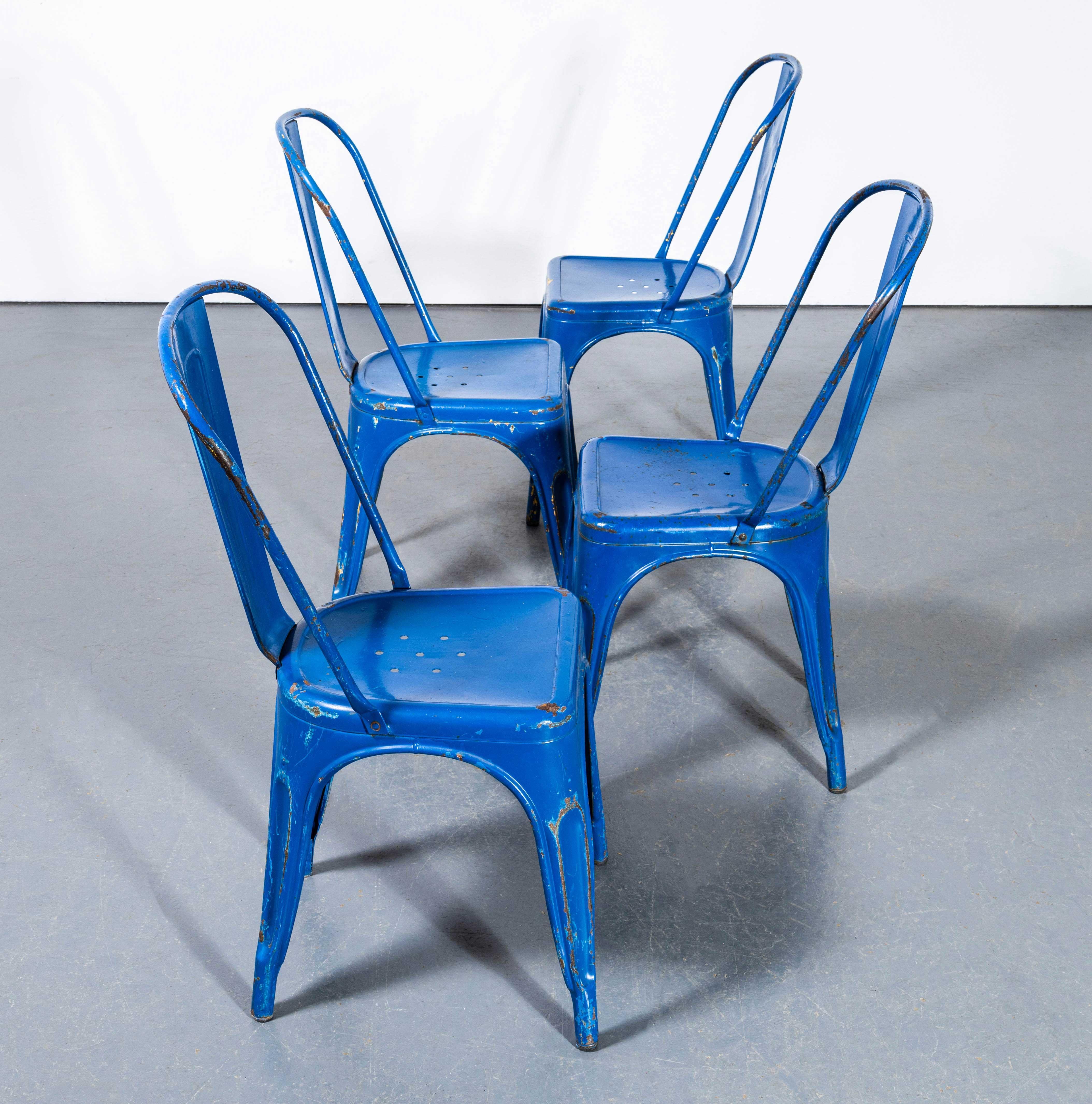 Sedie da pranzo da esterno Model A originali Tolix degli anni '50 - Disponibili in grandi quantità in vendita 2