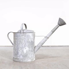 Canettes d'arrosage galvanisées originales des années 1950