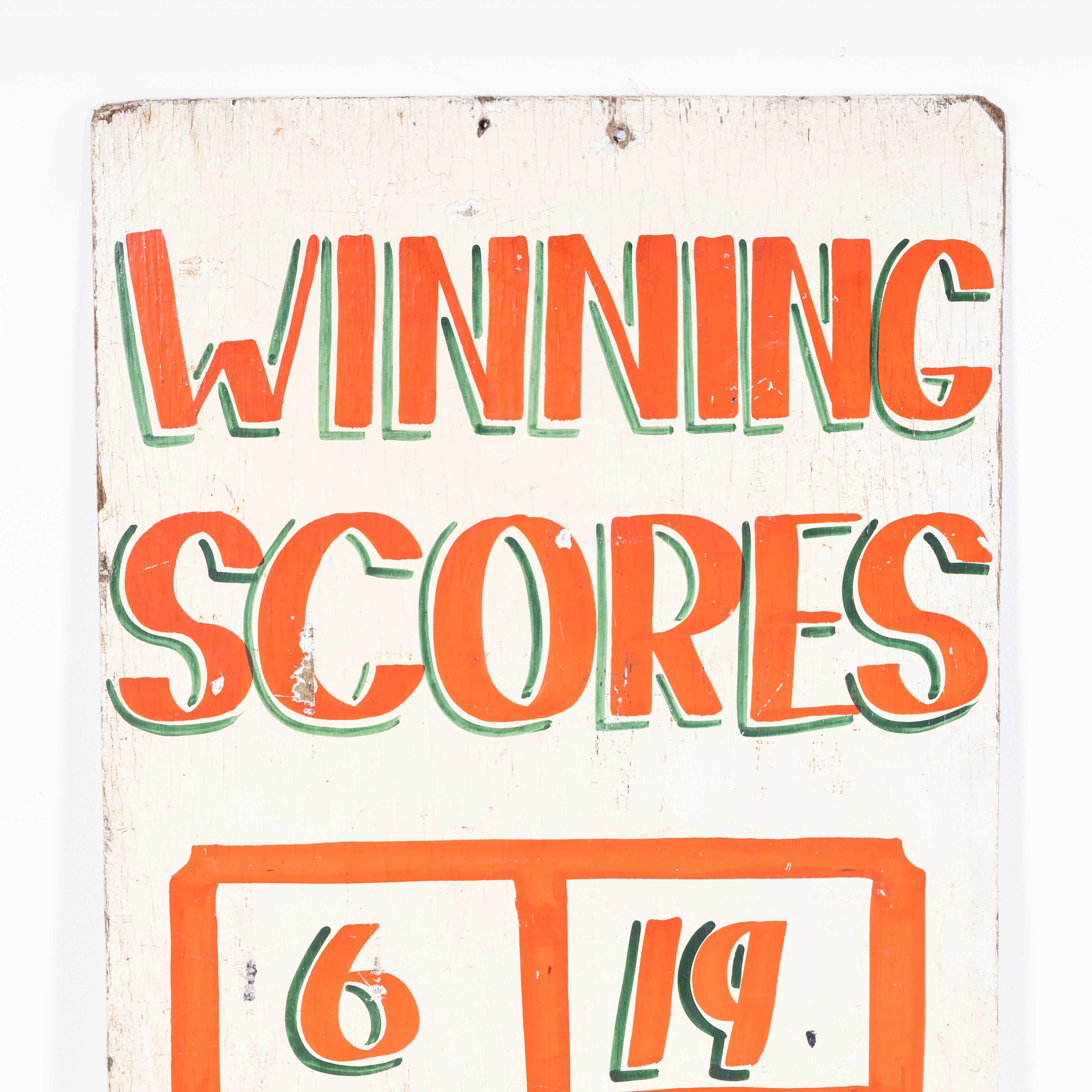 1950's Original Winning Scores Messegelände Zeichen (2552) (Holz) im Angebot