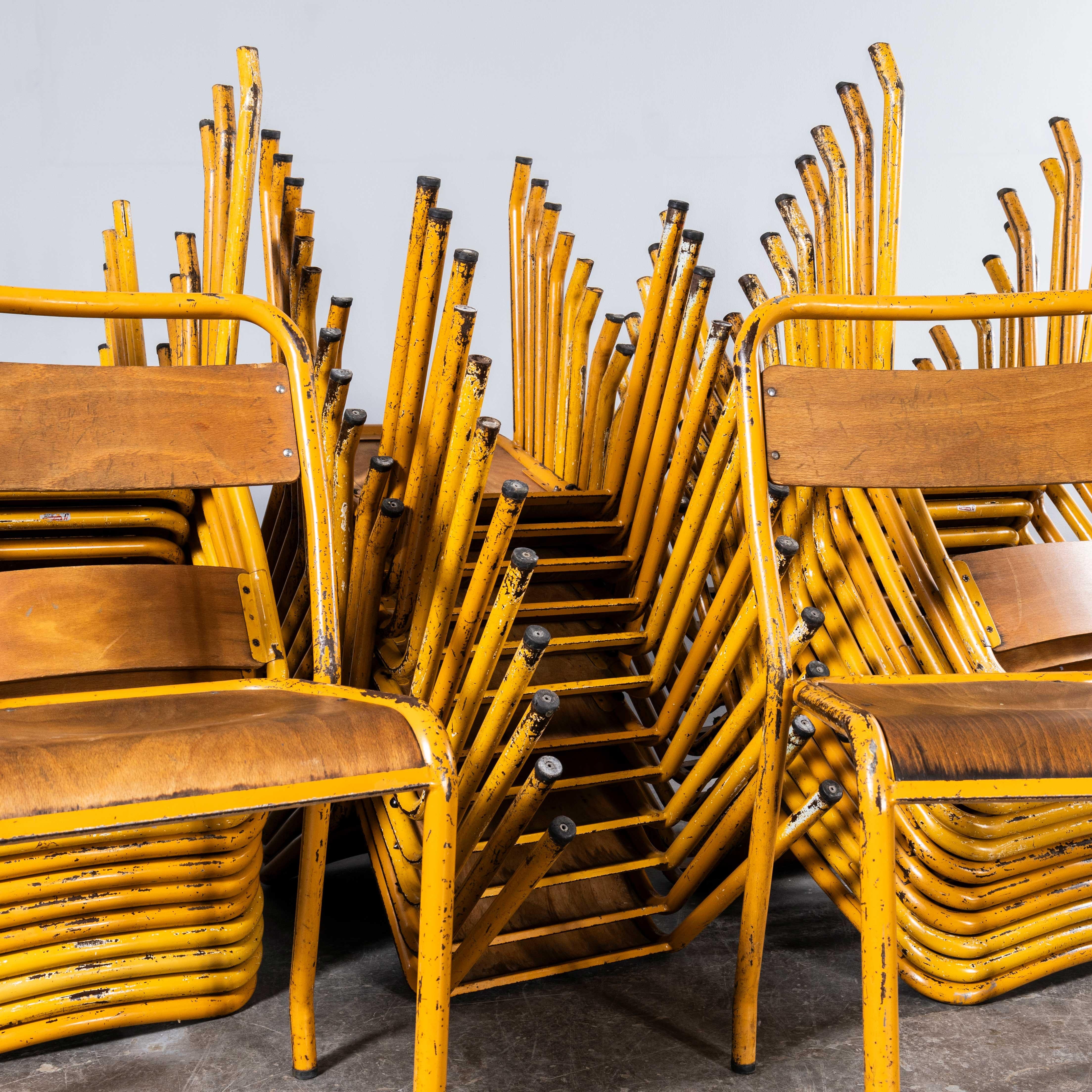 1950's Original Gelbe Französisch Tolix Holz Sitz Metall Bistro Esszimmerstuhl - groß  im Zustand „Gut“ im Angebot in Hook, Hampshire