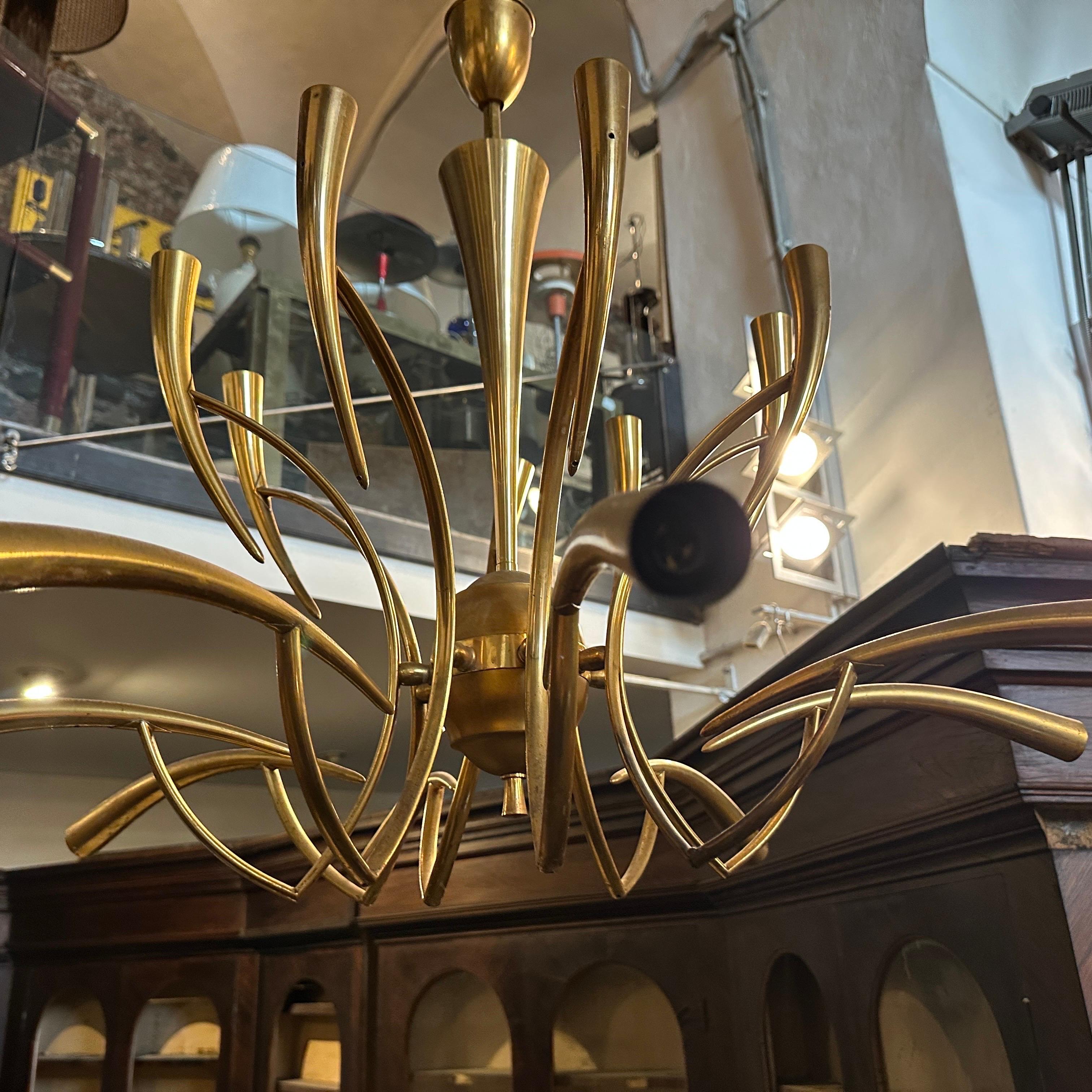 1950s Oscar Torlasco For Lumi Mid-Century Modern Brass 16 Lights Chandelier en laiton 10