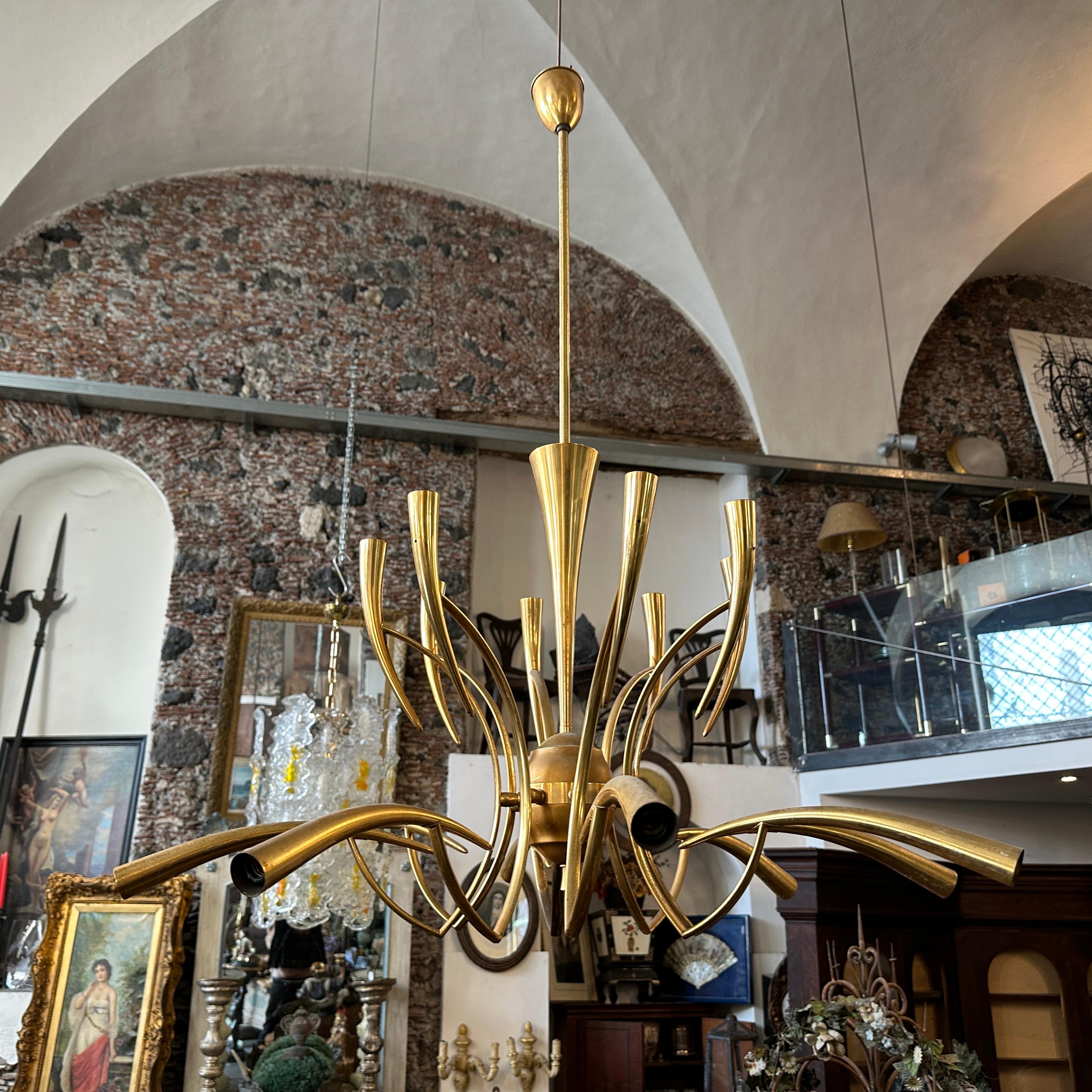 1950s Oscar Torlasco For Lumi Mid-Century Modern Brass 16 Lights Chandelier en laiton 14