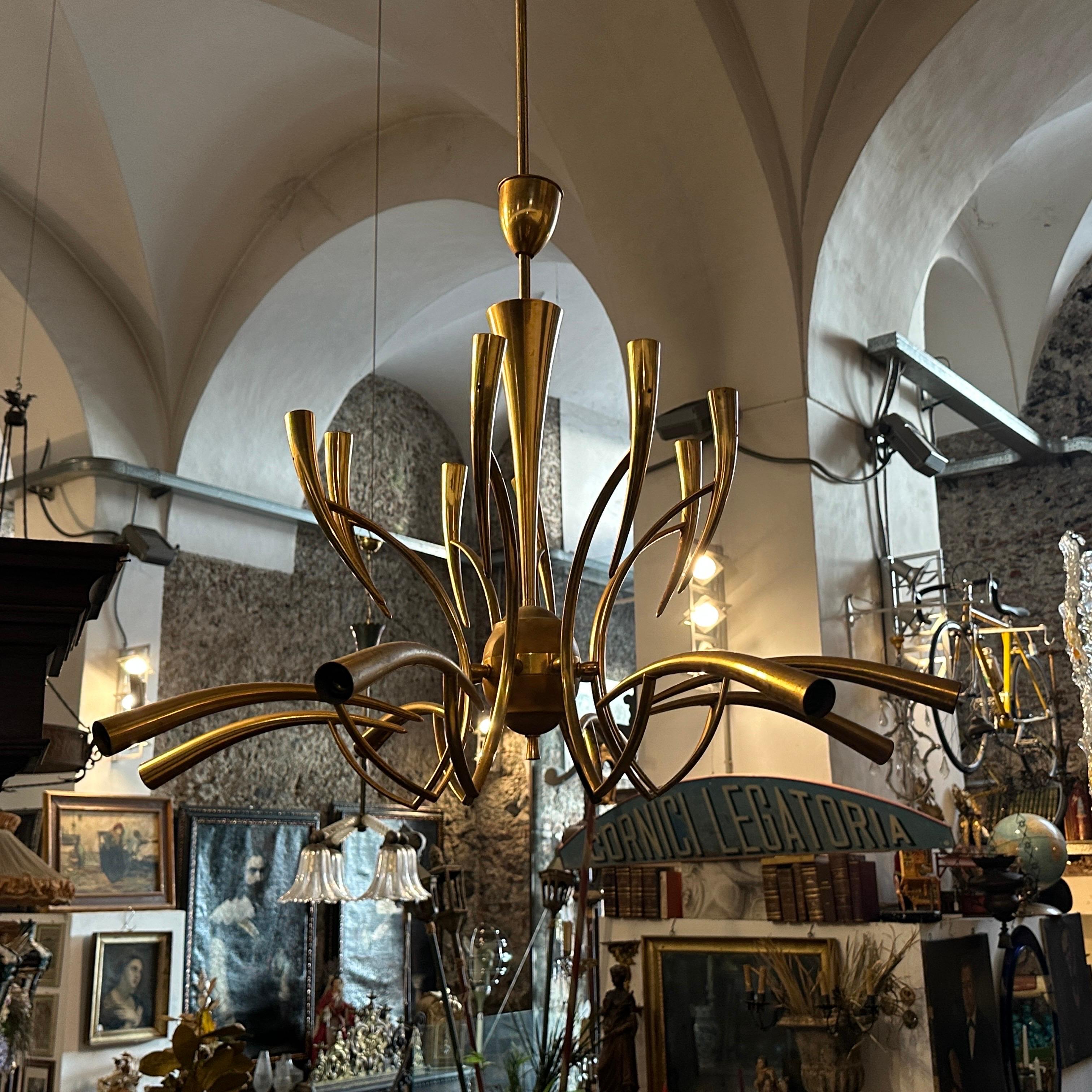 italien 1950s Oscar Torlasco For Lumi Mid-Century Modern Brass 16 Lights Chandelier en laiton