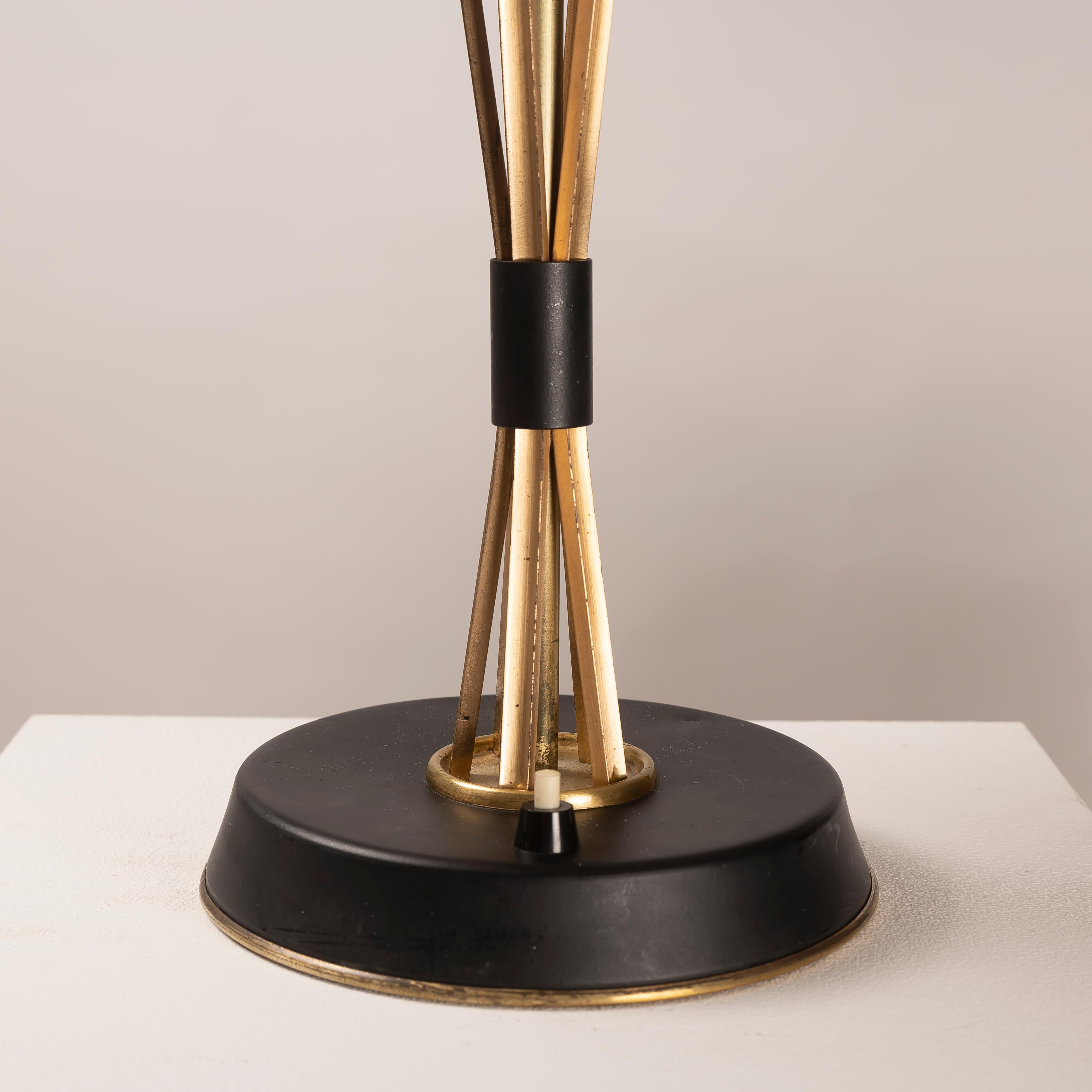 Pareja de lámparas de sobremesa de diseño italiano de mediados de siglo de 1950 Oscar Torlasco Lumi en venta 3