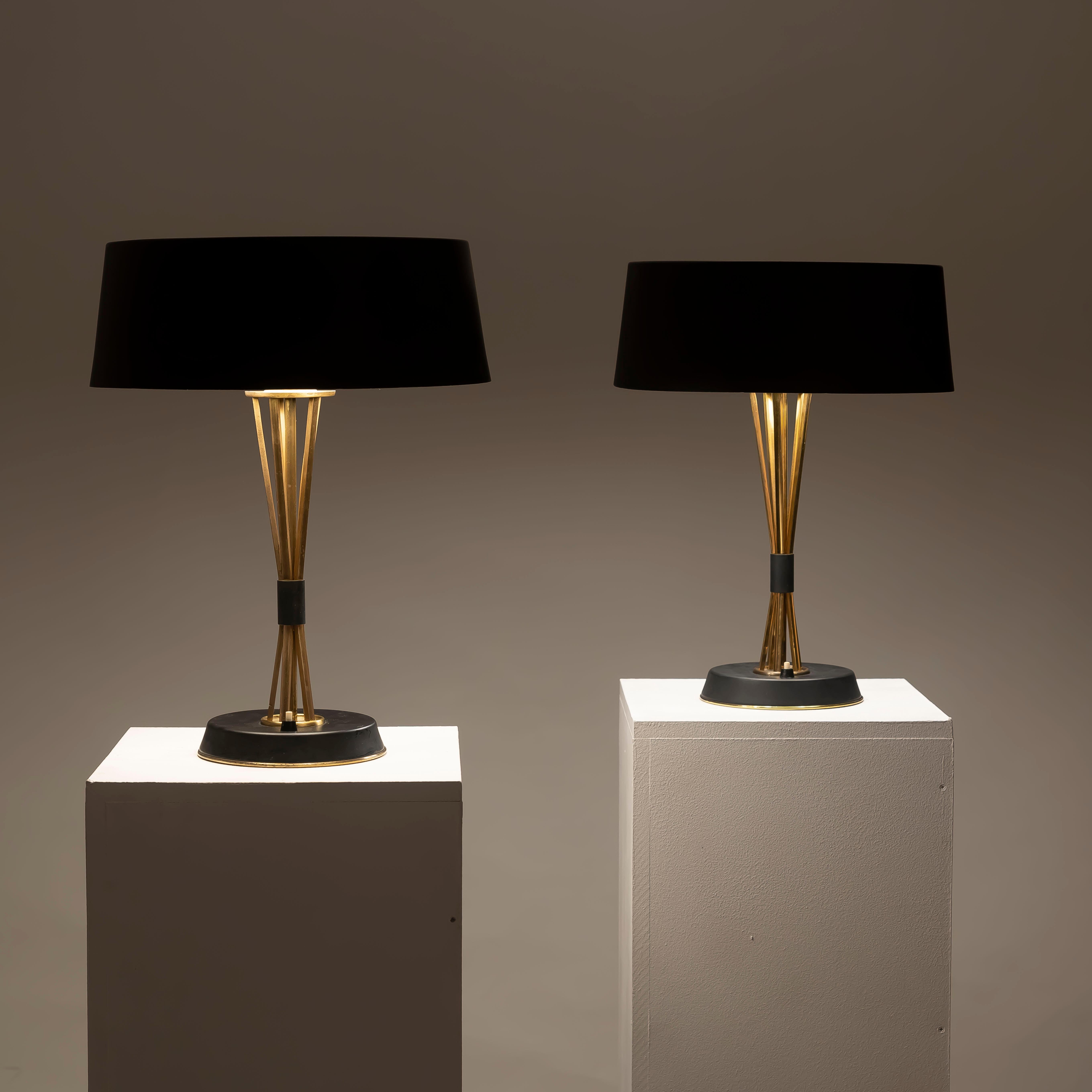 Pareja de lámparas de sobremesa de diseño italiano de mediados de siglo de 1950 Oscar Torlasco Lumi en venta 4