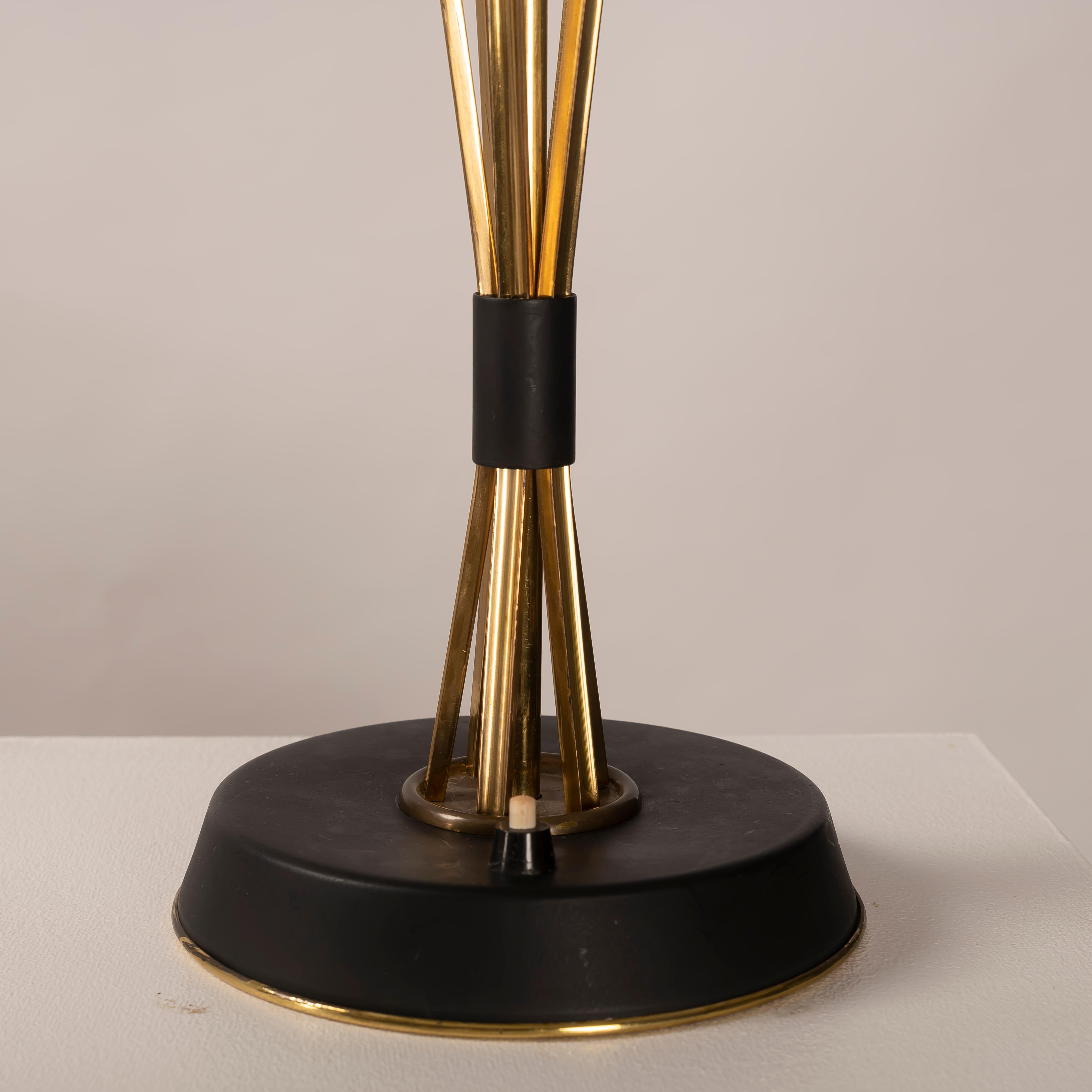 Pareja de lámparas de sobremesa de diseño italiano de mediados de siglo de 1950 Oscar Torlasco Lumi en venta 7