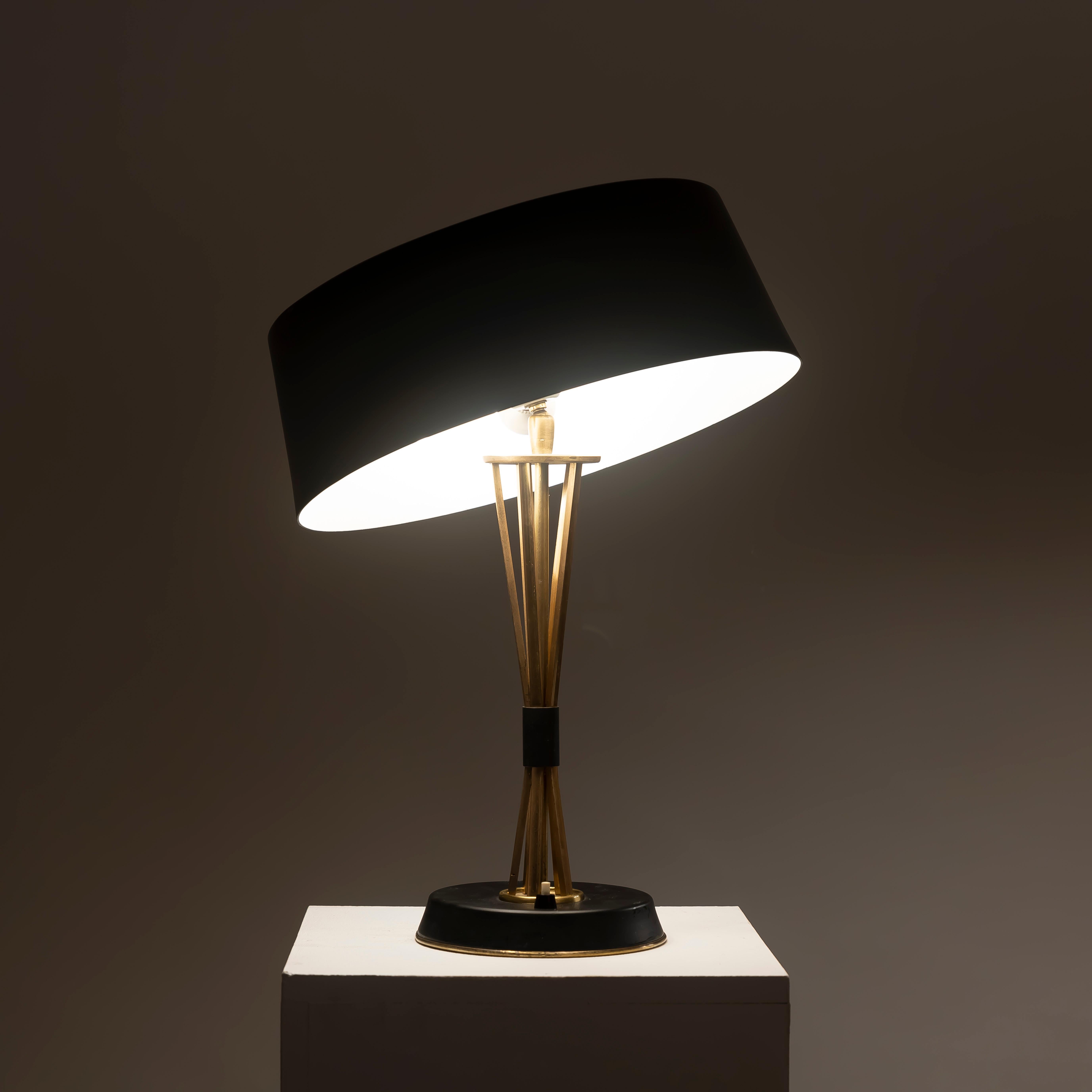 Pareja de lámparas de sobremesa de diseño italiano de mediados de siglo de 1950 Oscar Torlasco Lumi mediados del siglo XX en venta