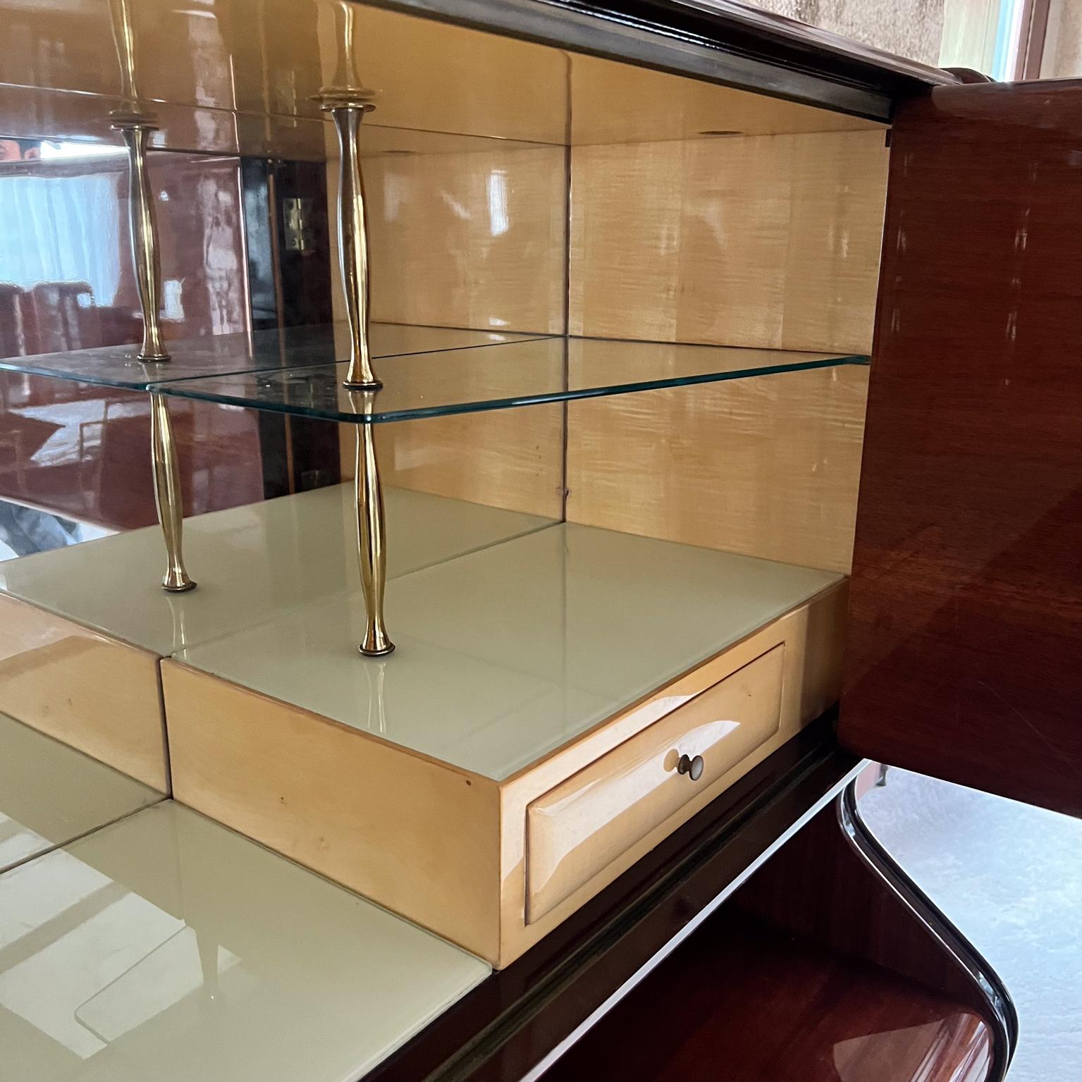 1950s Osvaldo Borsani Palo de rosa Credenza Mueble bar Italia en venta 8