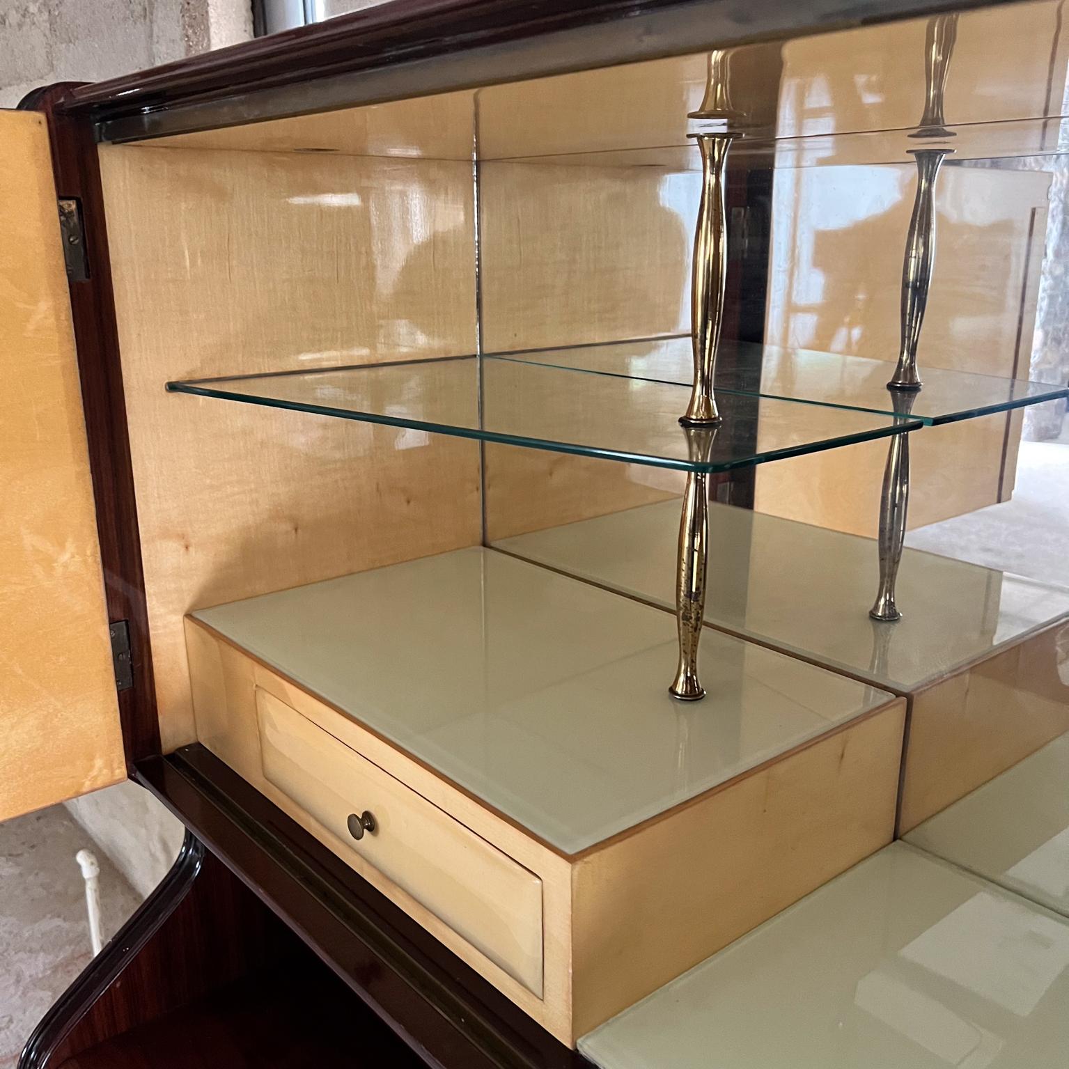 1950s Osvaldo Borsani Palo de rosa Credenza Mueble bar Italia en venta 9
