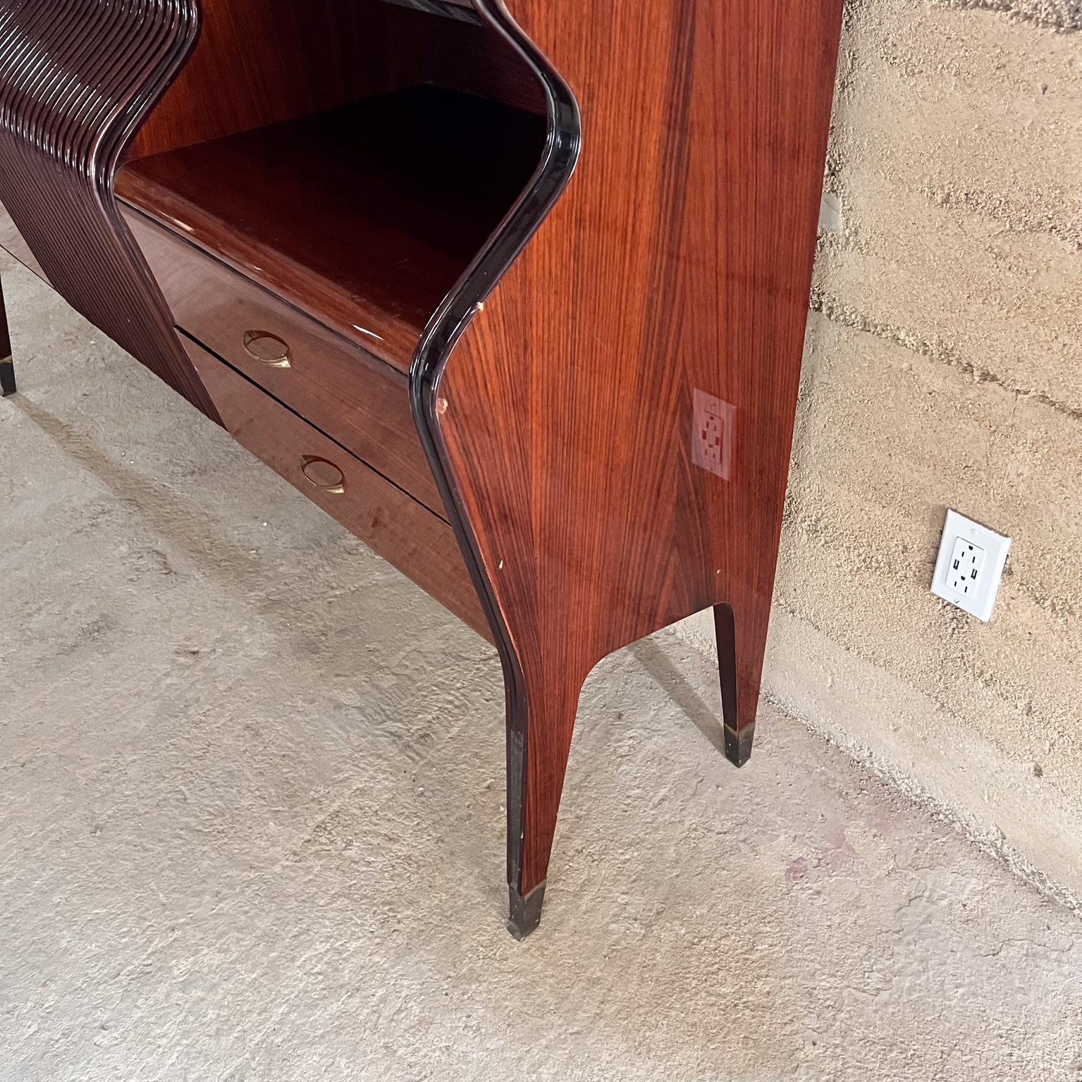1950s Osvaldo Borsani Palo de rosa Credenza Mueble bar Italia en venta 12