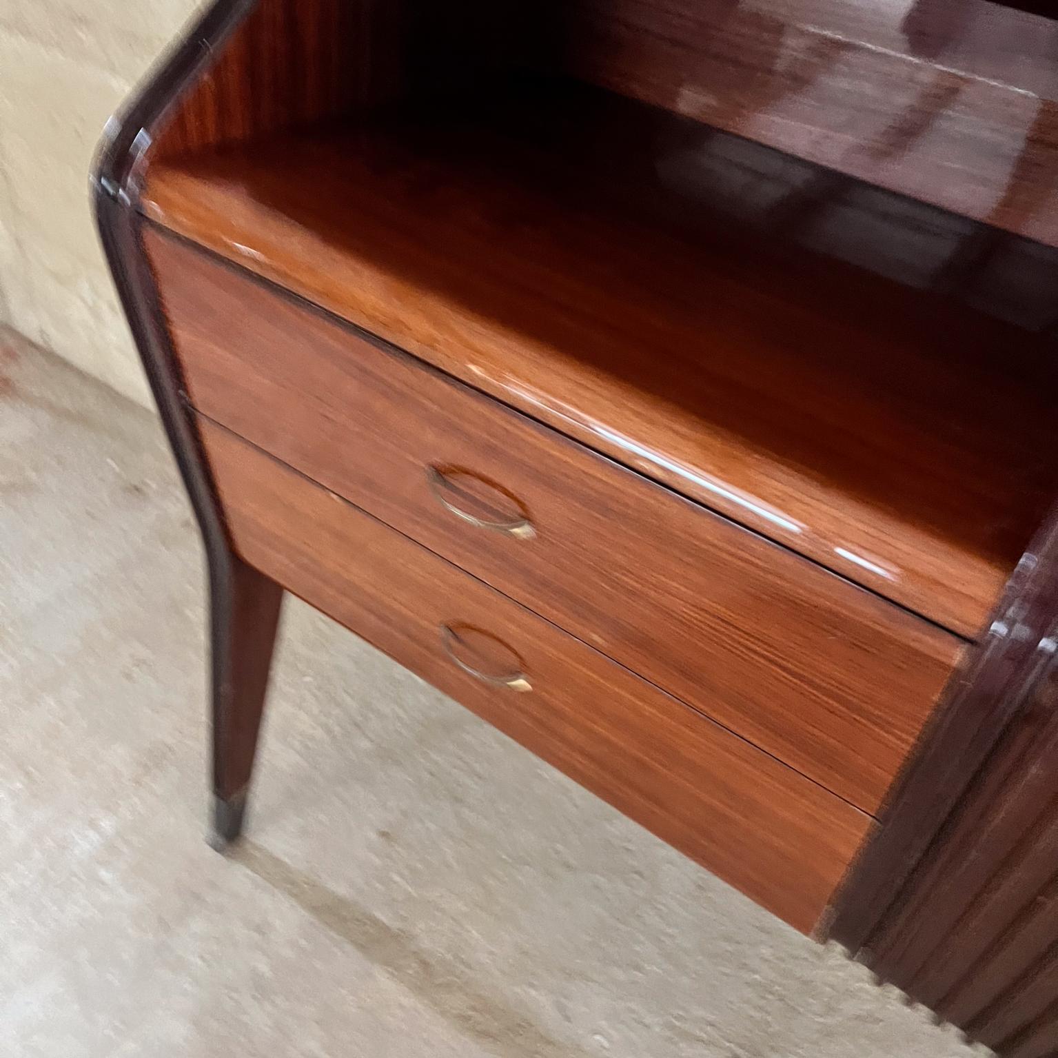 1950s Osvaldo Borsani Palo de rosa Credenza Mueble bar Italia en venta 1