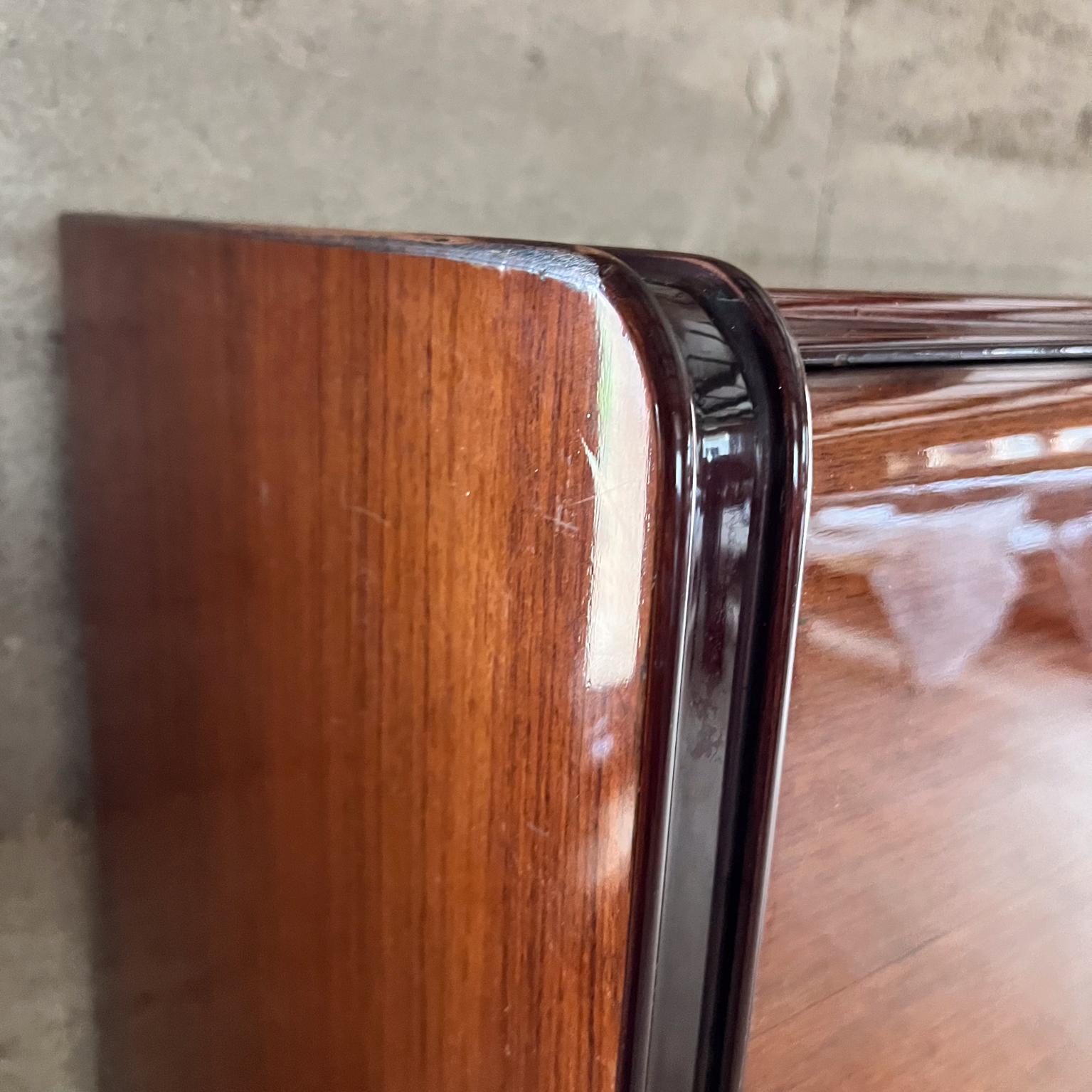 1950s Osvaldo Borsani Palo de rosa Credenza Mueble bar Italia en venta 2