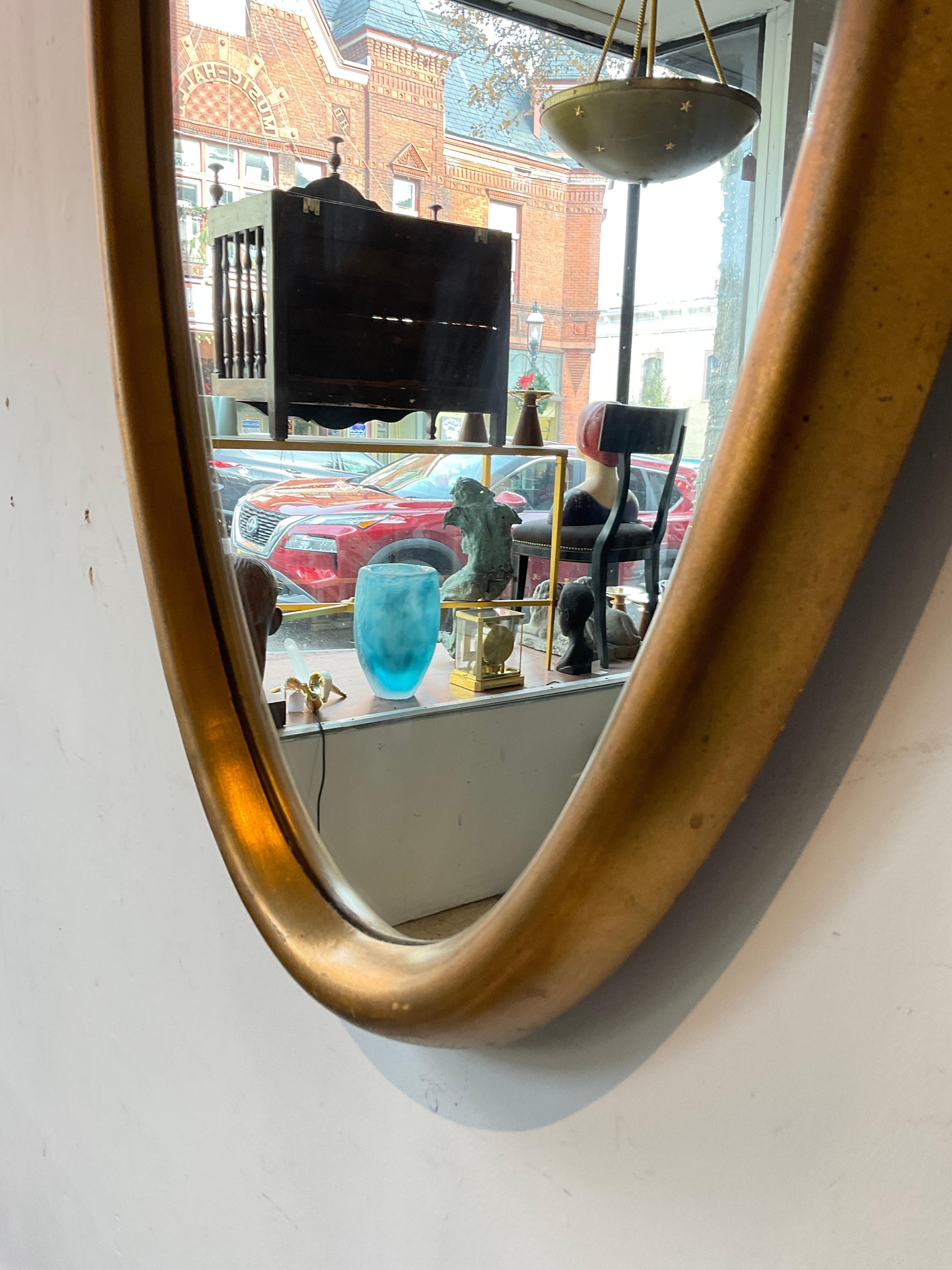 1950s Oval Gilt Wood Mirror In Good Condition For Sale In Tarrytown, NY