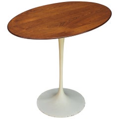 Table d'appoint tulipe ovale en noyer des années 1950 Madison Avenue Eero Saarinen Knoll Elliptical