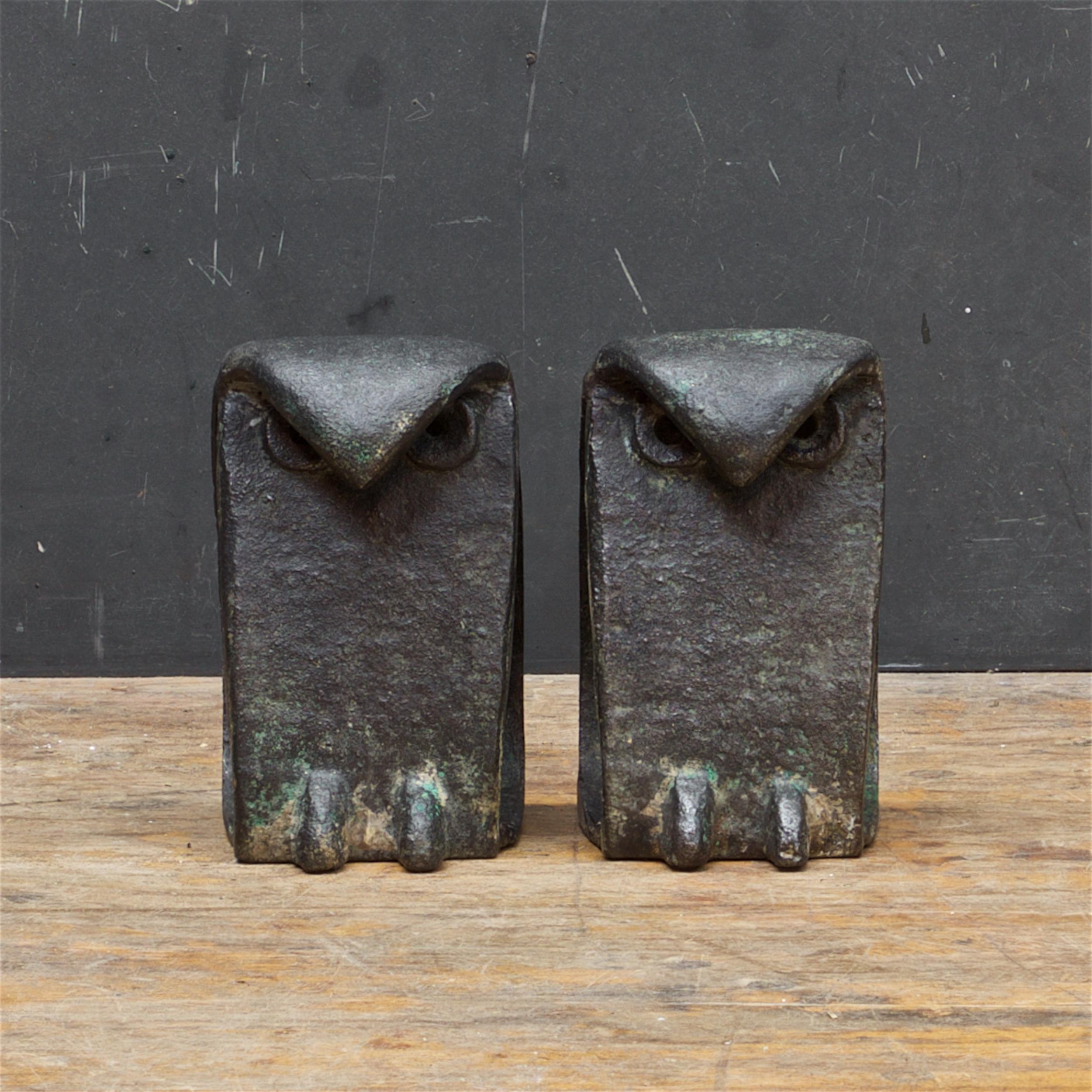 Pair of heavy welded metal abstract bird sculptures, minimalist in design and creation. Some remnants of greenish and gold patina on dark metal. Made in Japan. Cleaned and polished. 

Each bird is 6 inches high and weighs 3.35 lbs.