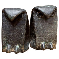 Sculptures de hiboux des années 1950 Oiseaux Sculptures d'oiseaux Japon du milieu du siècle Brutalist Japan Iron d'après Isamu Noguchi