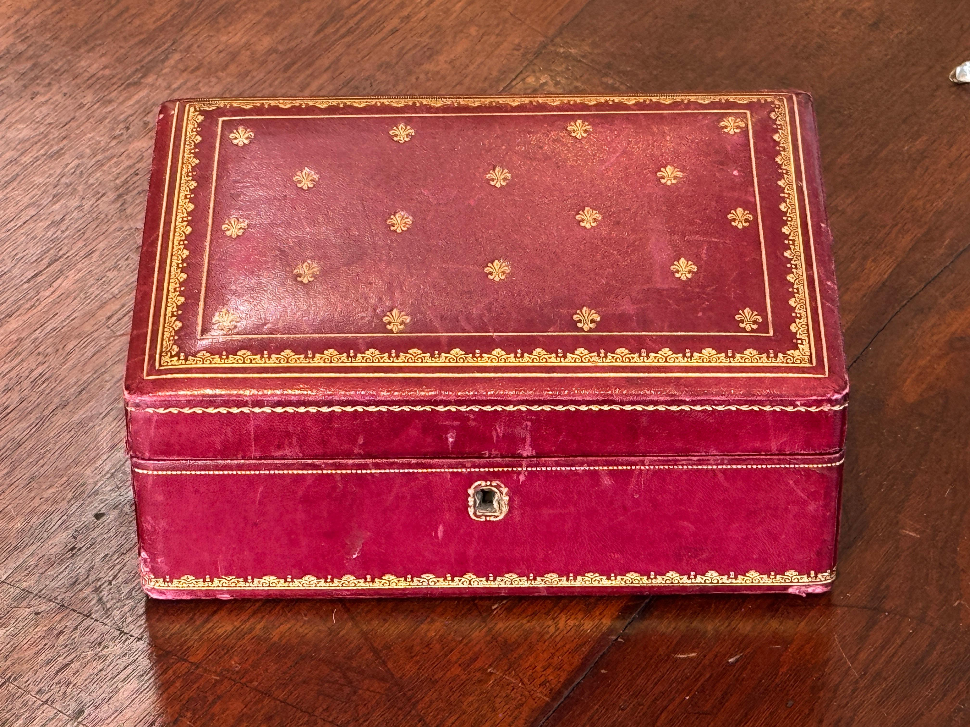 italien Boîte à bijoux en cuir sang-de-bœuf des années 1950 en vente