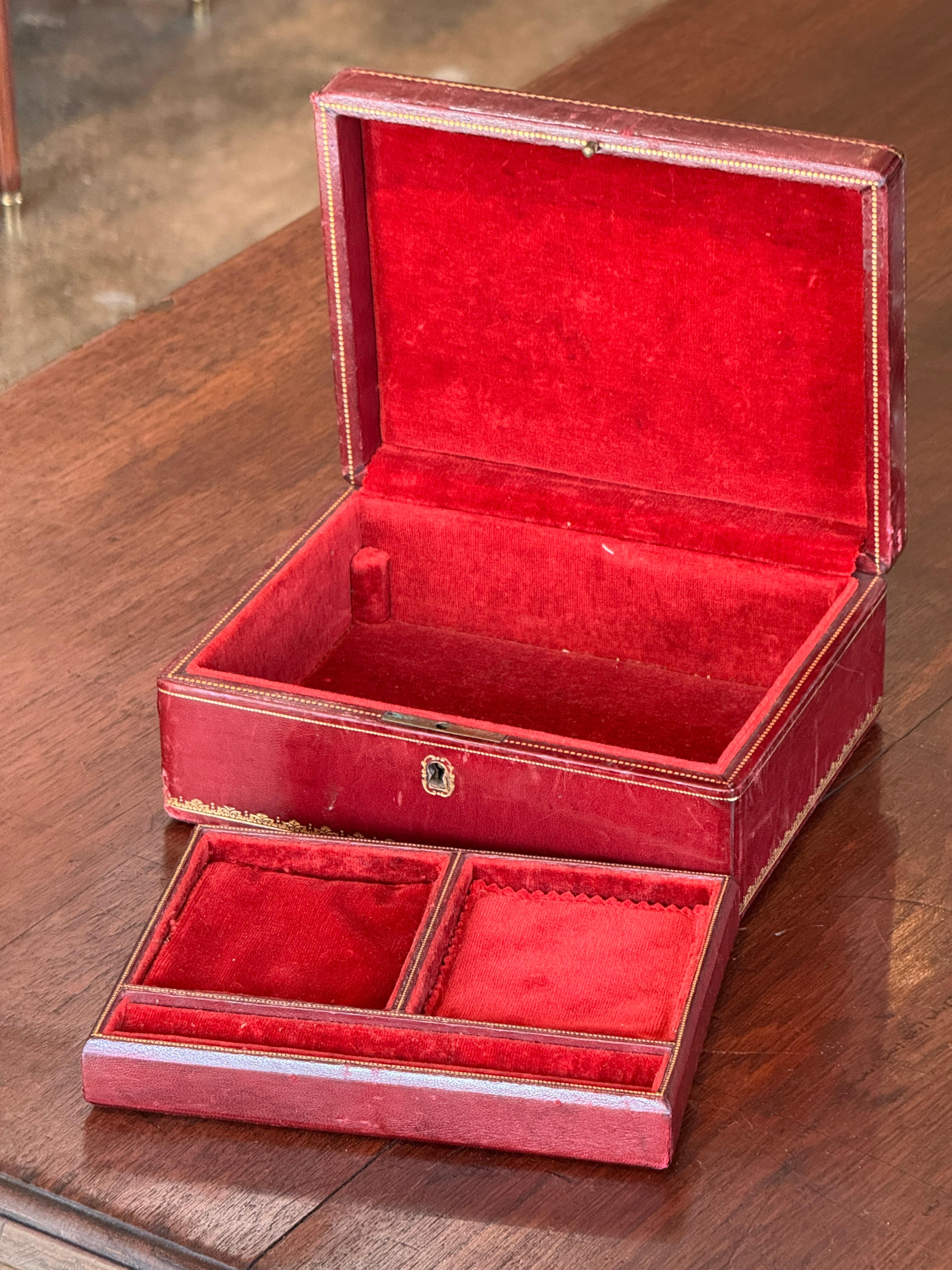 Cuir Boîte à bijoux en cuir sang-de-bœuf des années 1950 en vente