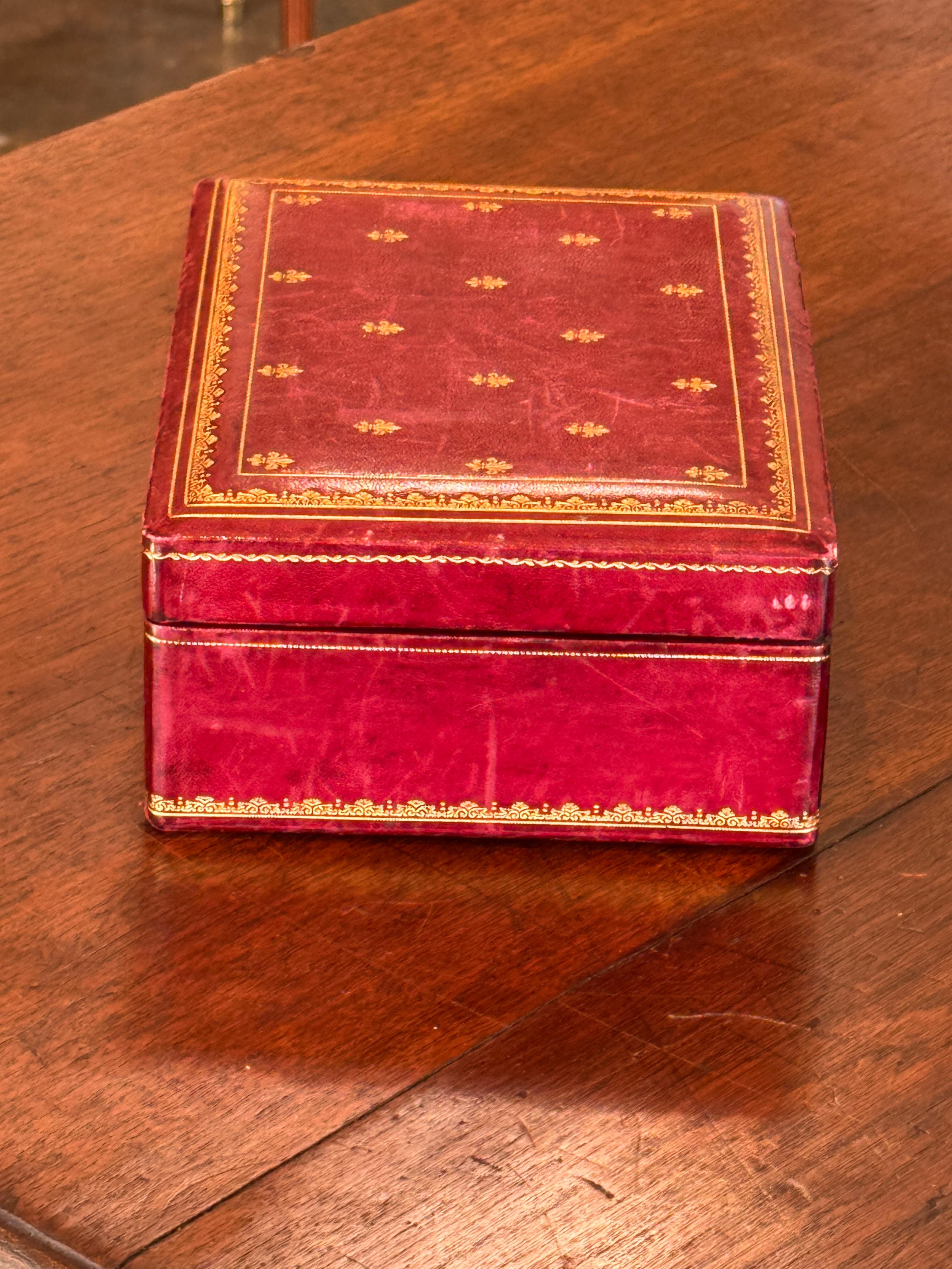 Boîte à bijoux en cuir sang-de-bœuf des années 1950 en vente 1