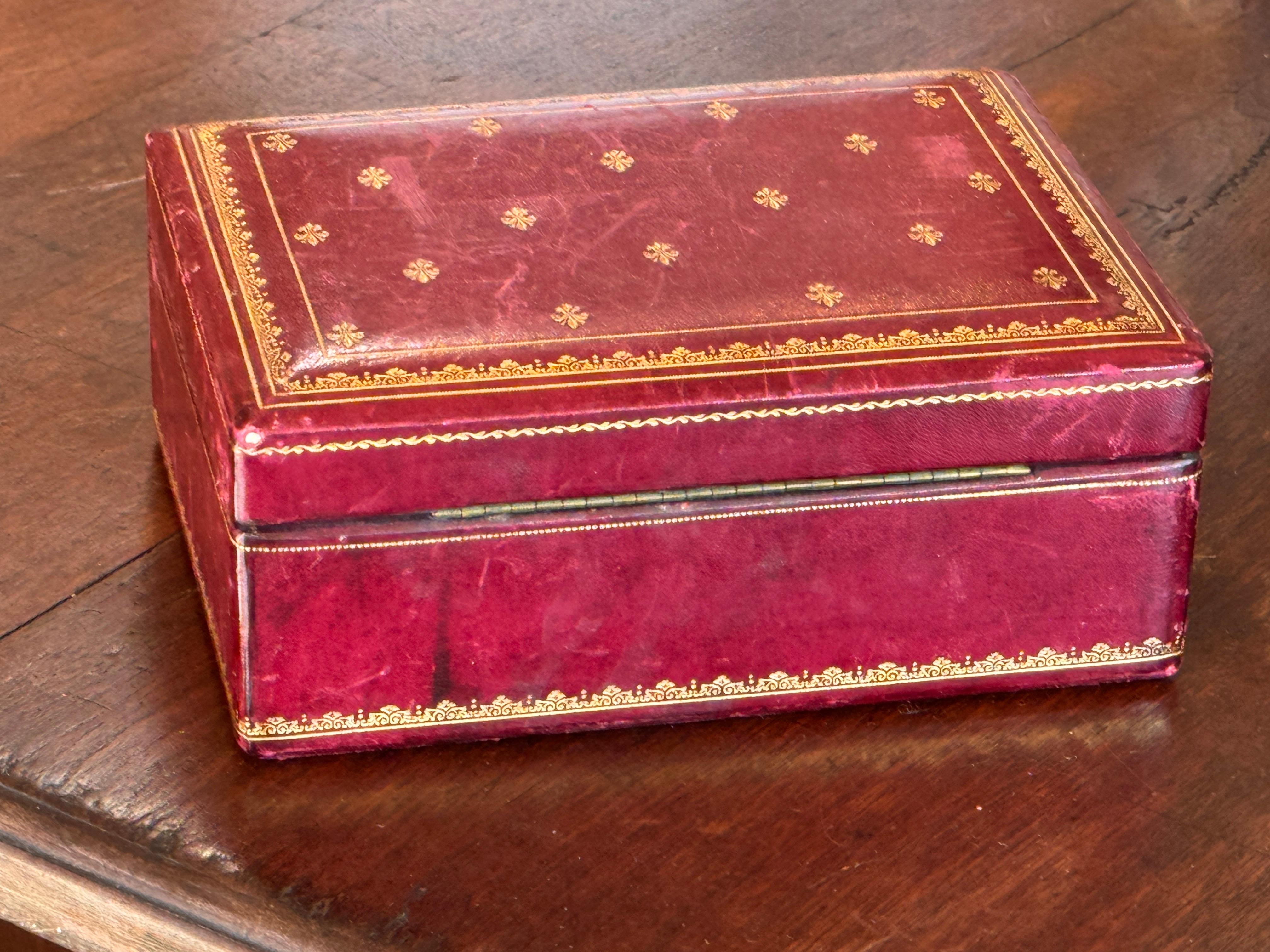 Boîte à bijoux en cuir sang-de-bœuf des années 1950 en vente 2