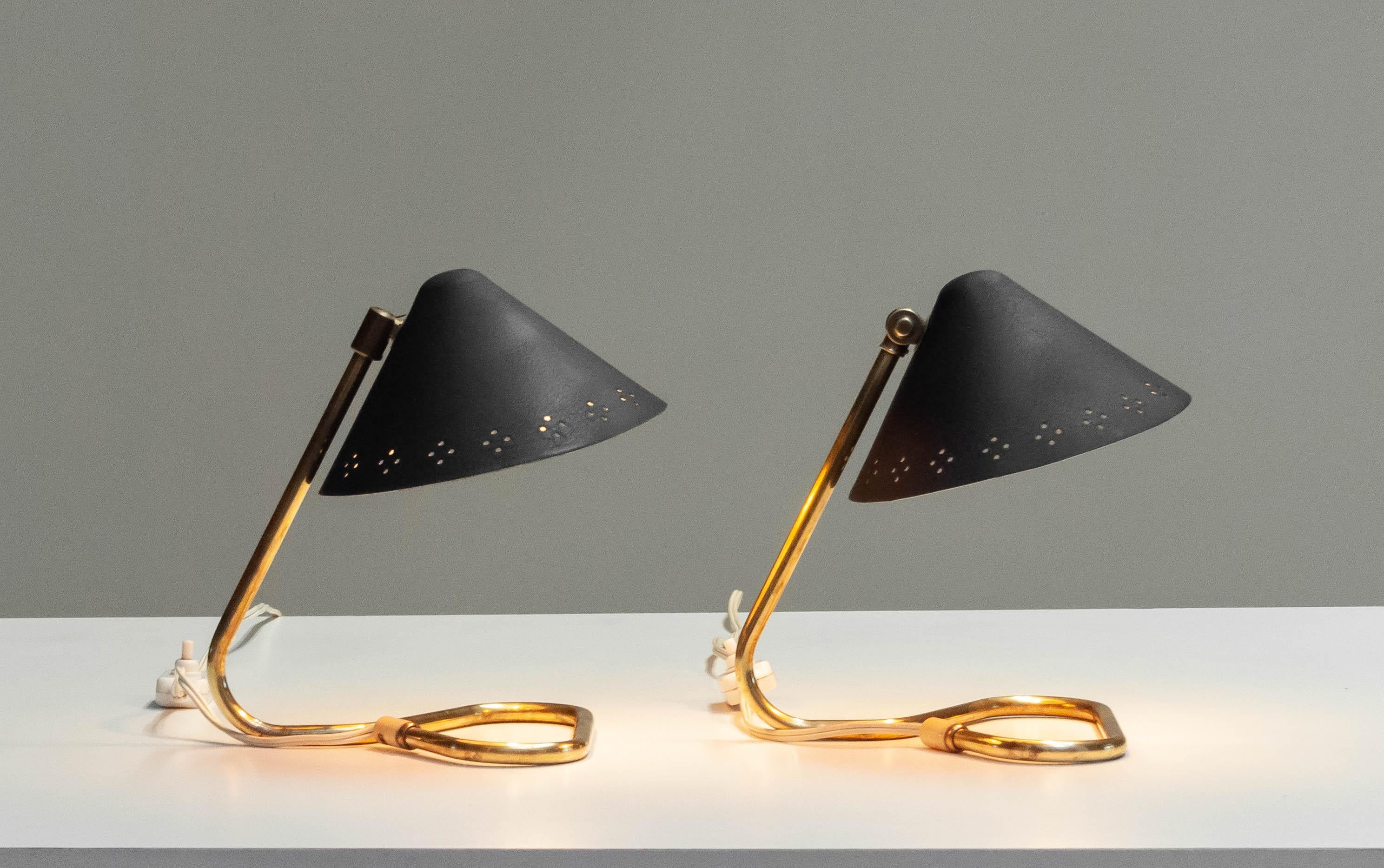 Swedish 1950s Pair Black With Brass 'Model GK14' Table Lamps By Erik Wärnå For Gnosjö For Sale