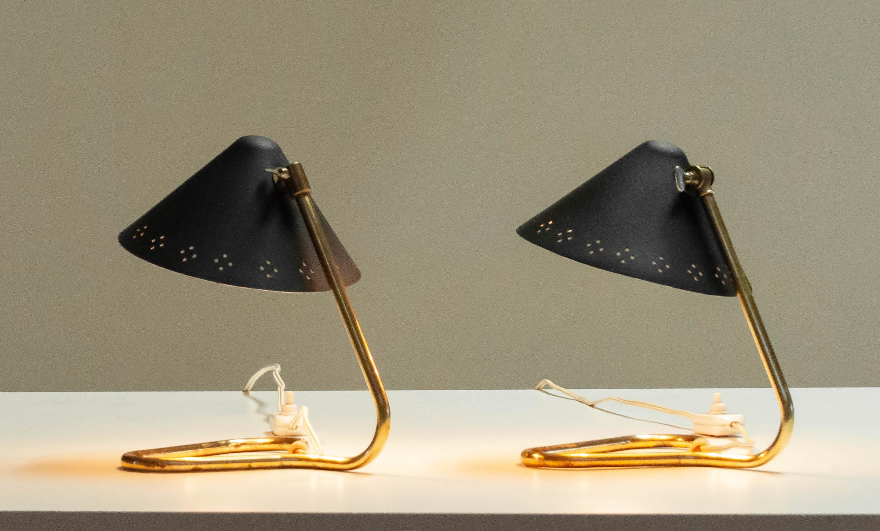 1950s Pair Black With Brass 'Model GK14' Table Lamps By Erik Wärnå For Gnosjö In Good Condition For Sale In Silvolde, Gelderland