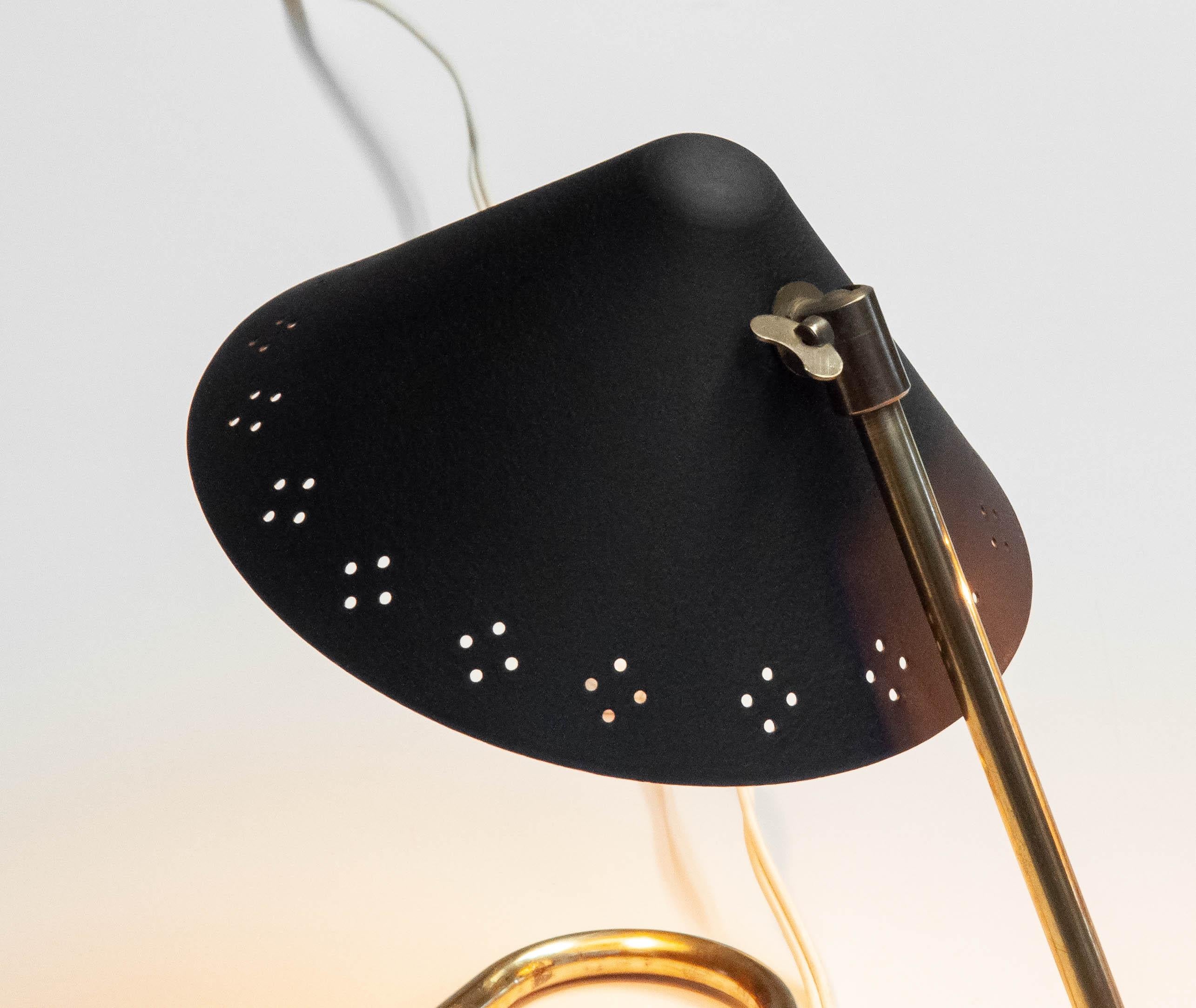 Mid-20th Century 1950s Pair Black With Brass 'Model GK14' Table Lamps By Erik Wärnå For Gnosjö