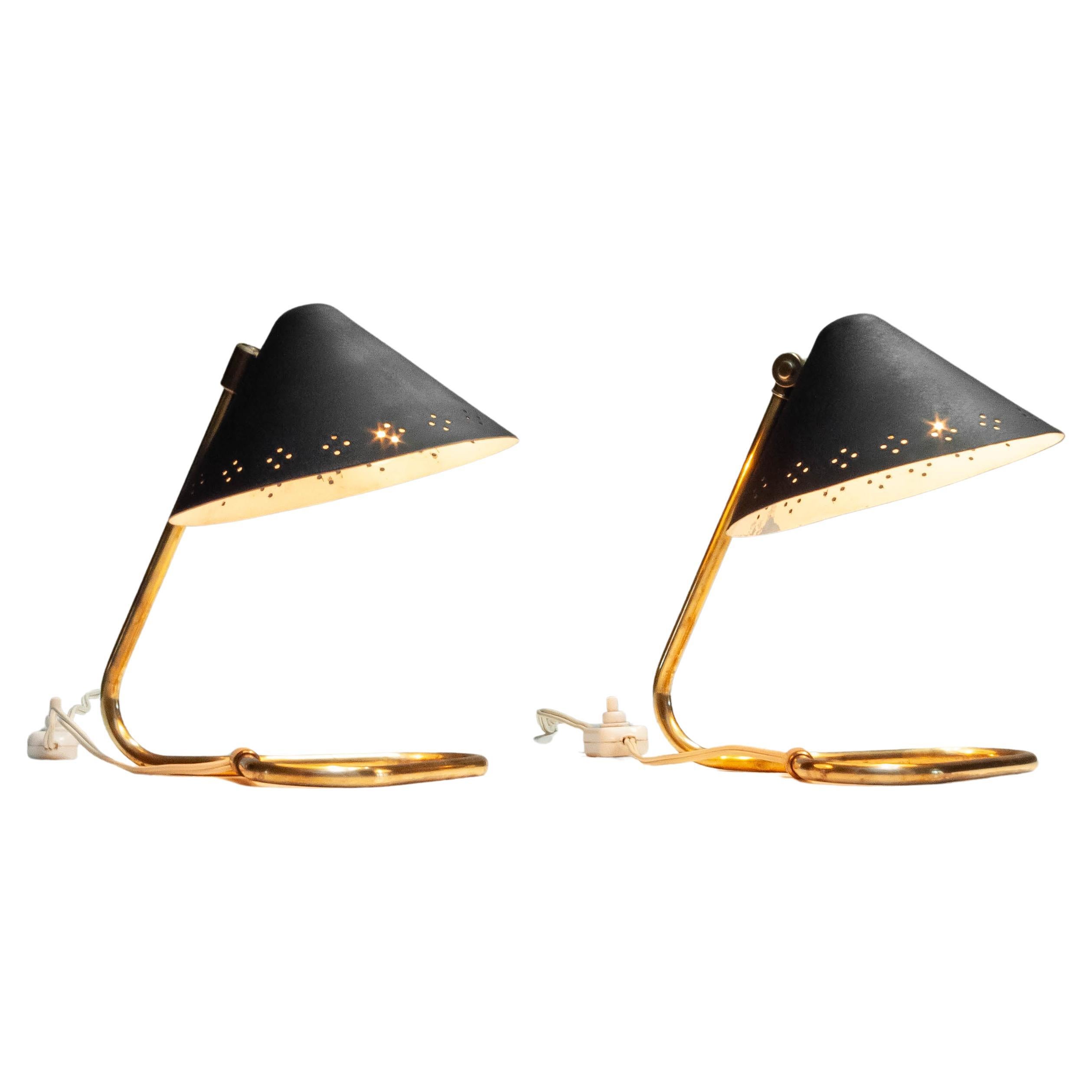 1950s Pair Black With Brass 'Model GK14' Table Lamps By Erik Wärnå For Gnosjö For Sale