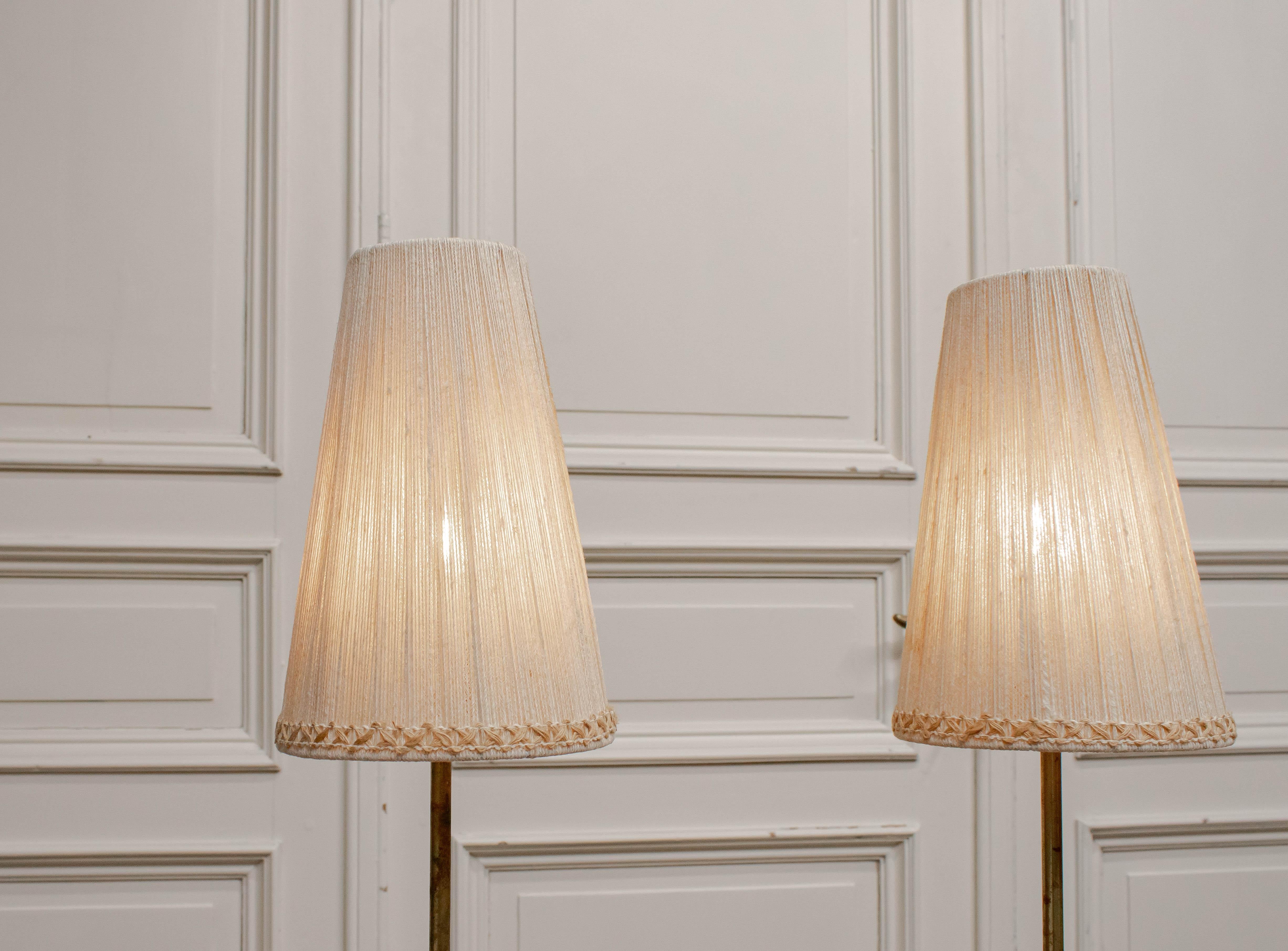 1950s, Pair Brass Sun Burst Table / Mantelpiece Lamps With Linen Shades im Zustand „Gut“ im Angebot in Silvolde, Gelderland