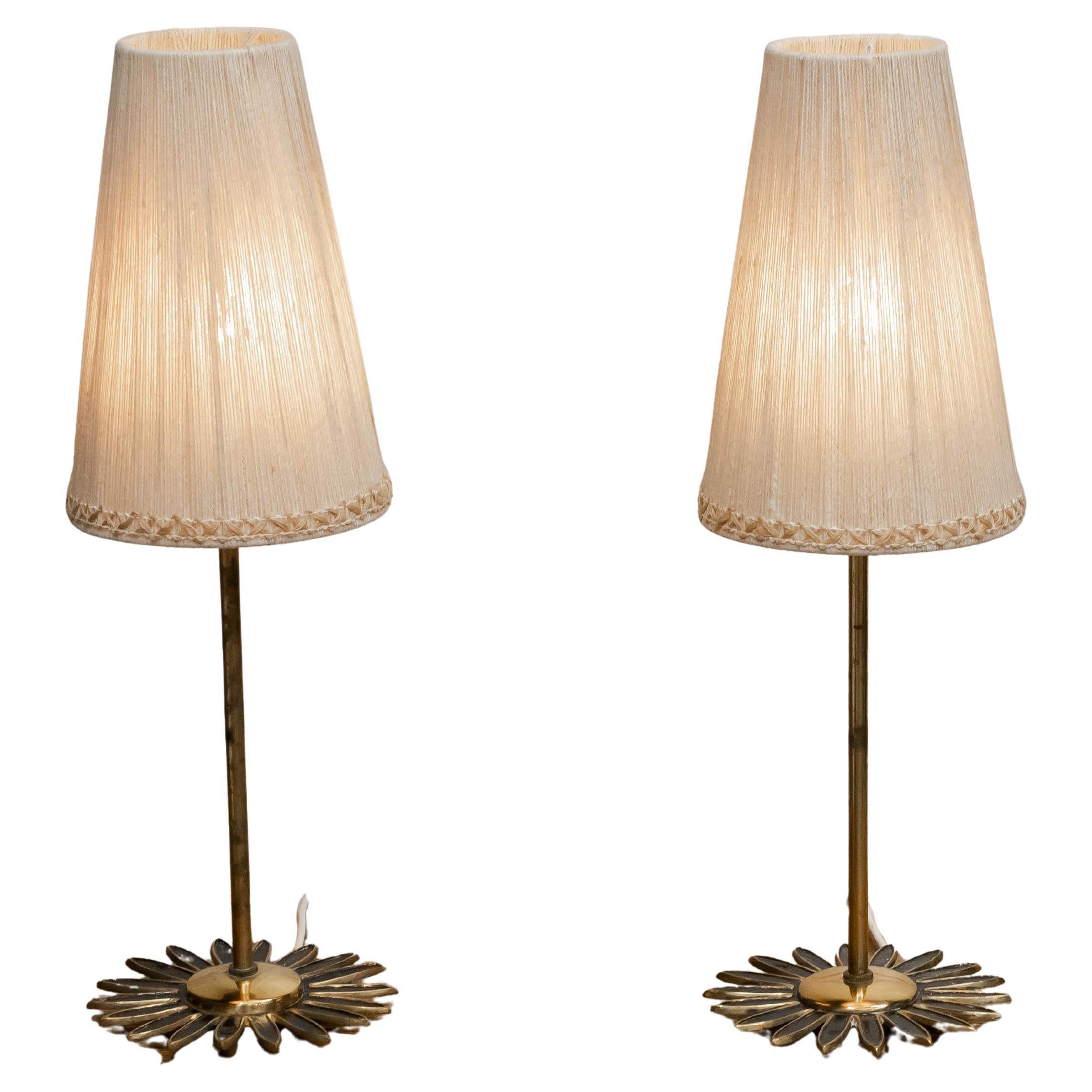 1950s, Pair Brass Sun Burst Table / Mantelpiece Lamps With Linen Shades im Angebot