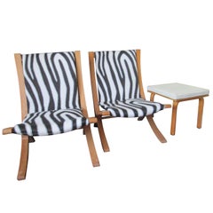 Coppia anni '50 di sedie a forbice personalizzate in stile Thonet, tavolo anni '20 con marchio Thonet