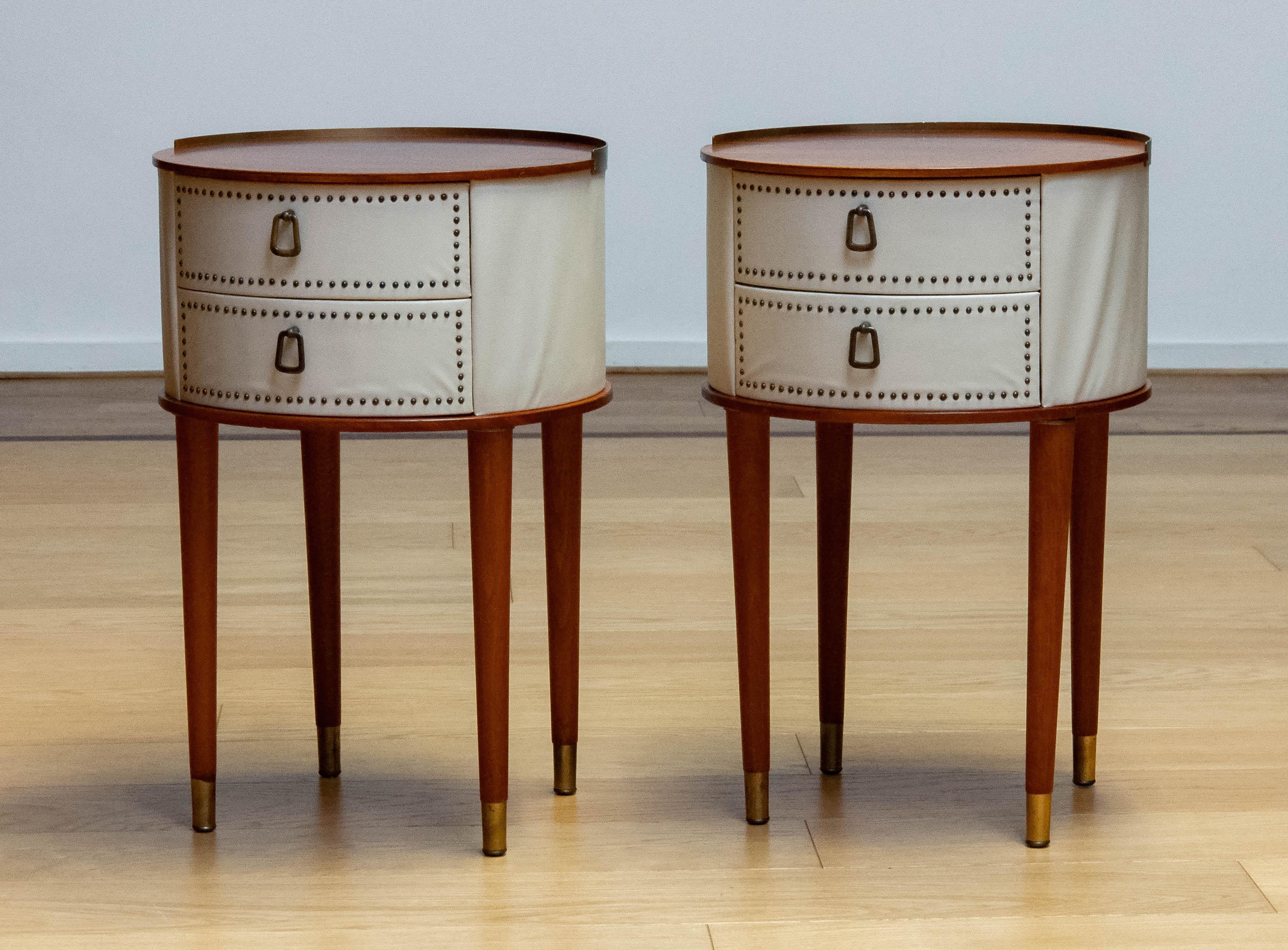 Beautiful matching pair night stands / bedside tables designed by Halvdan Pettersson for Tibro in Sweden from the 1950s.
Both nightstands / bedside tables have two drawers nailed and brass hangings.
The nightstand ar both in good condition.

Please