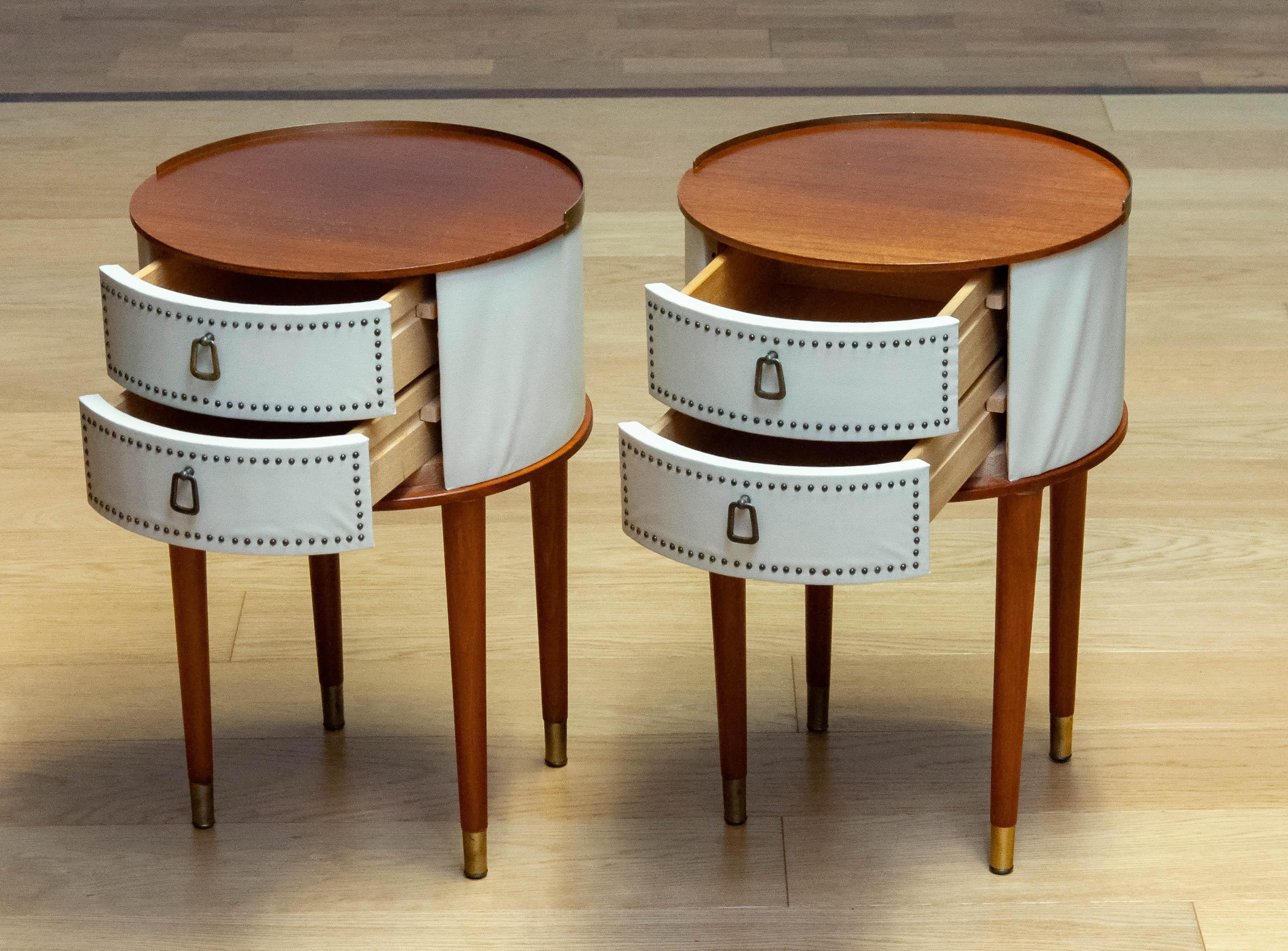 1950s Pair Nailed Swedish Night Stands By Halvdan Pettersson For Tibro In Good Condition For Sale In Silvolde, Gelderland