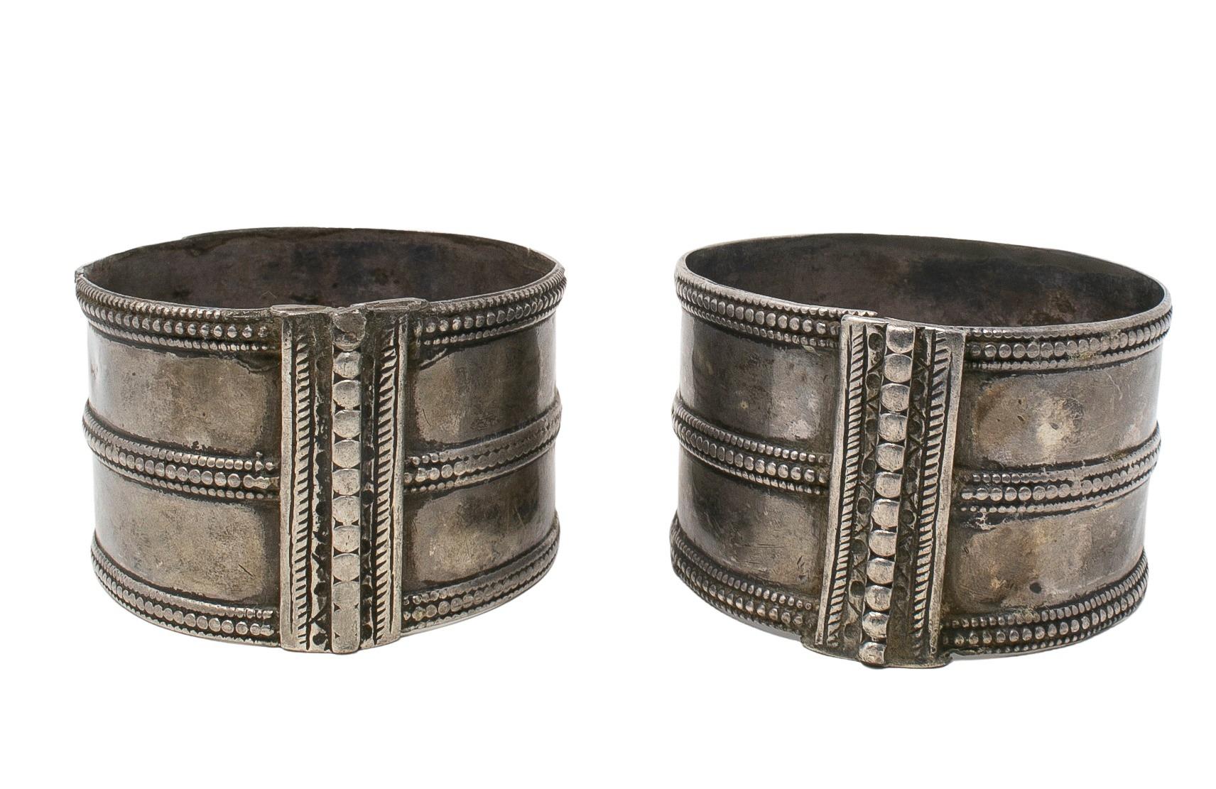 1950s Pair of African Ethnic Bracelets For Sale 3