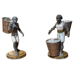 Paire de figurines africaines en métal polychrome des années 1950