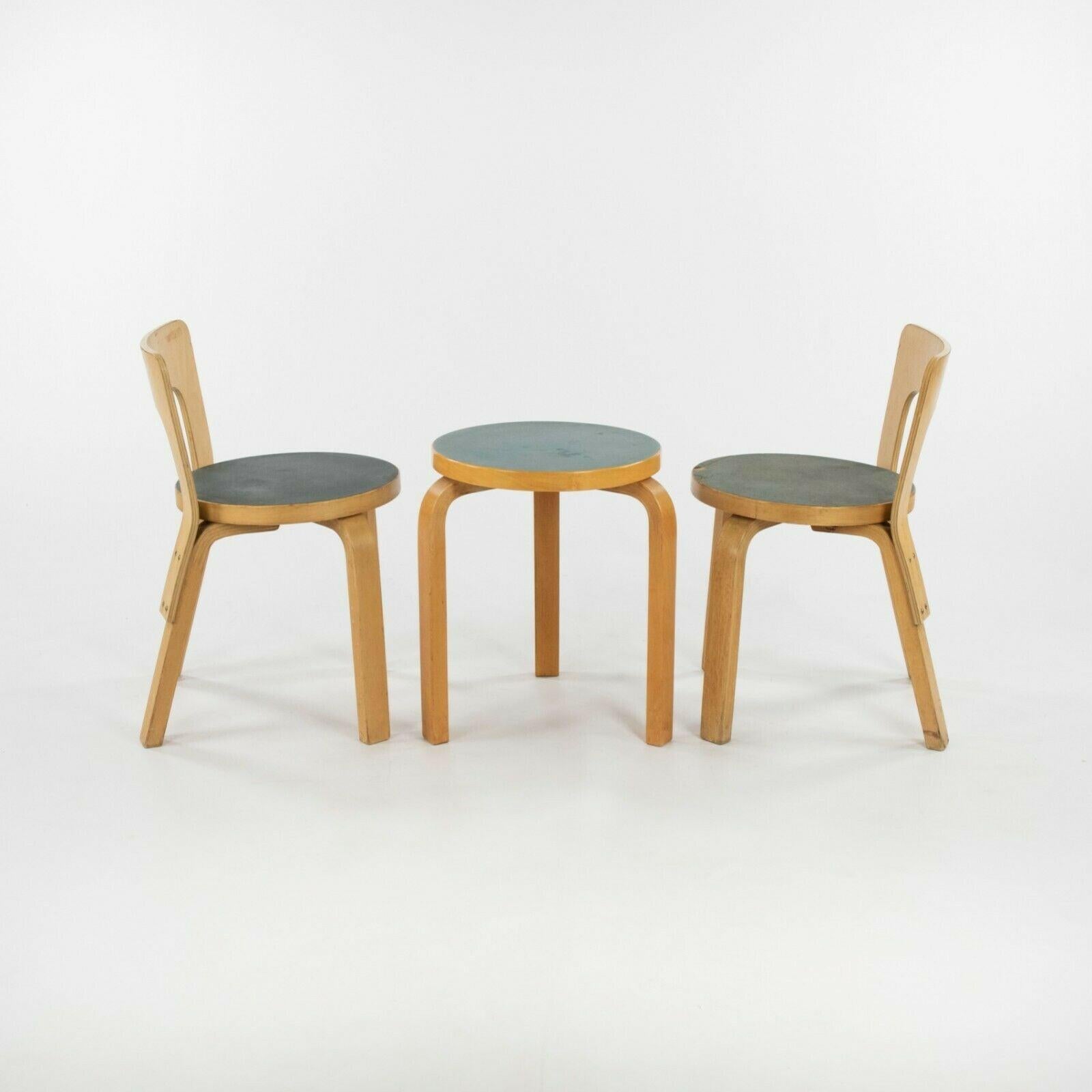 Paar Alvar & Aino Aalto N65 Kinder-/Kinderstühle mit blauen Sitzen, 1950er Jahre im Angebot 2