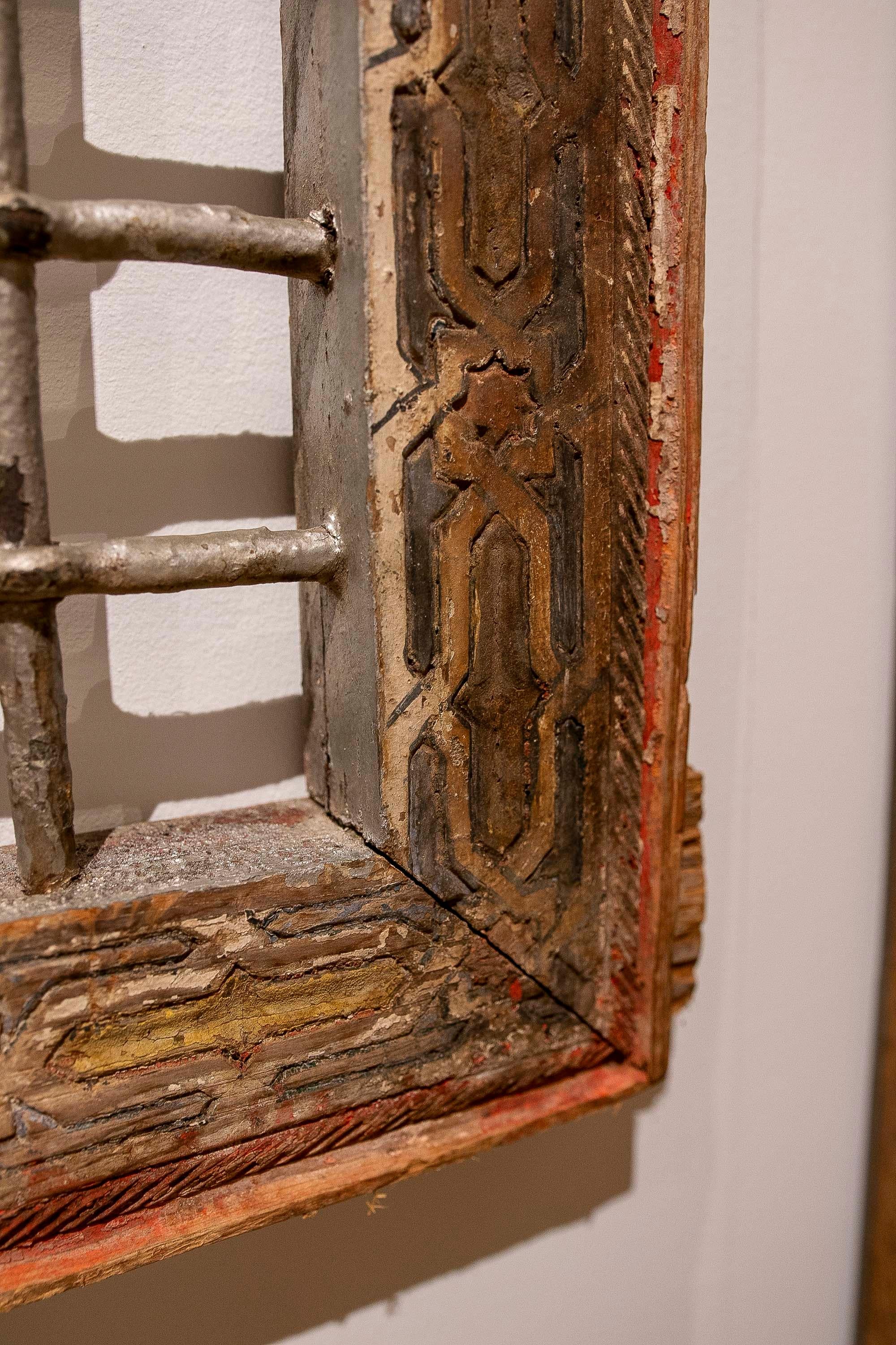 1950s Pair of Antique Carved Iron Grilles with Original Polychrome Frame For Sale 6