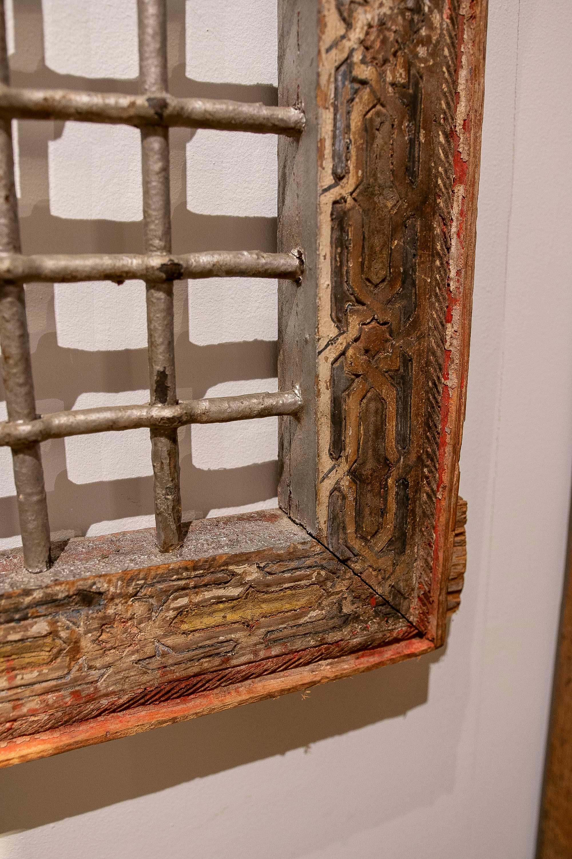 1950s Pair of Antique Carved Iron Grilles with Original Polychrome Frame For Sale 1