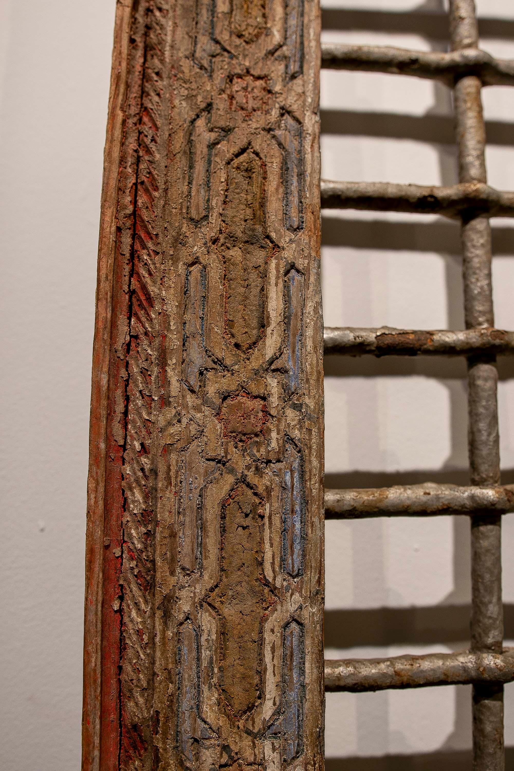 1950s Pair of Antique Carved Iron Grilles with Original Polychrome Frame For Sale 4