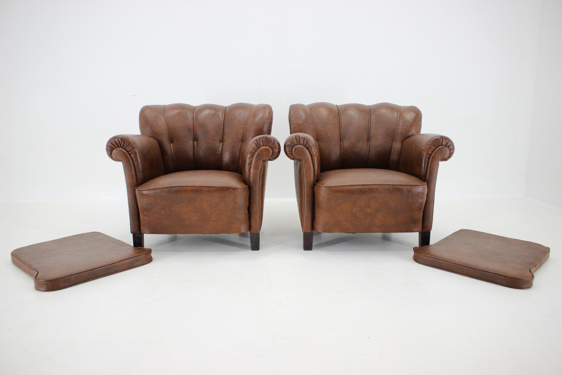1950s Pair of Armchairs in Leatherette, Czehoslovakia For Sale 2