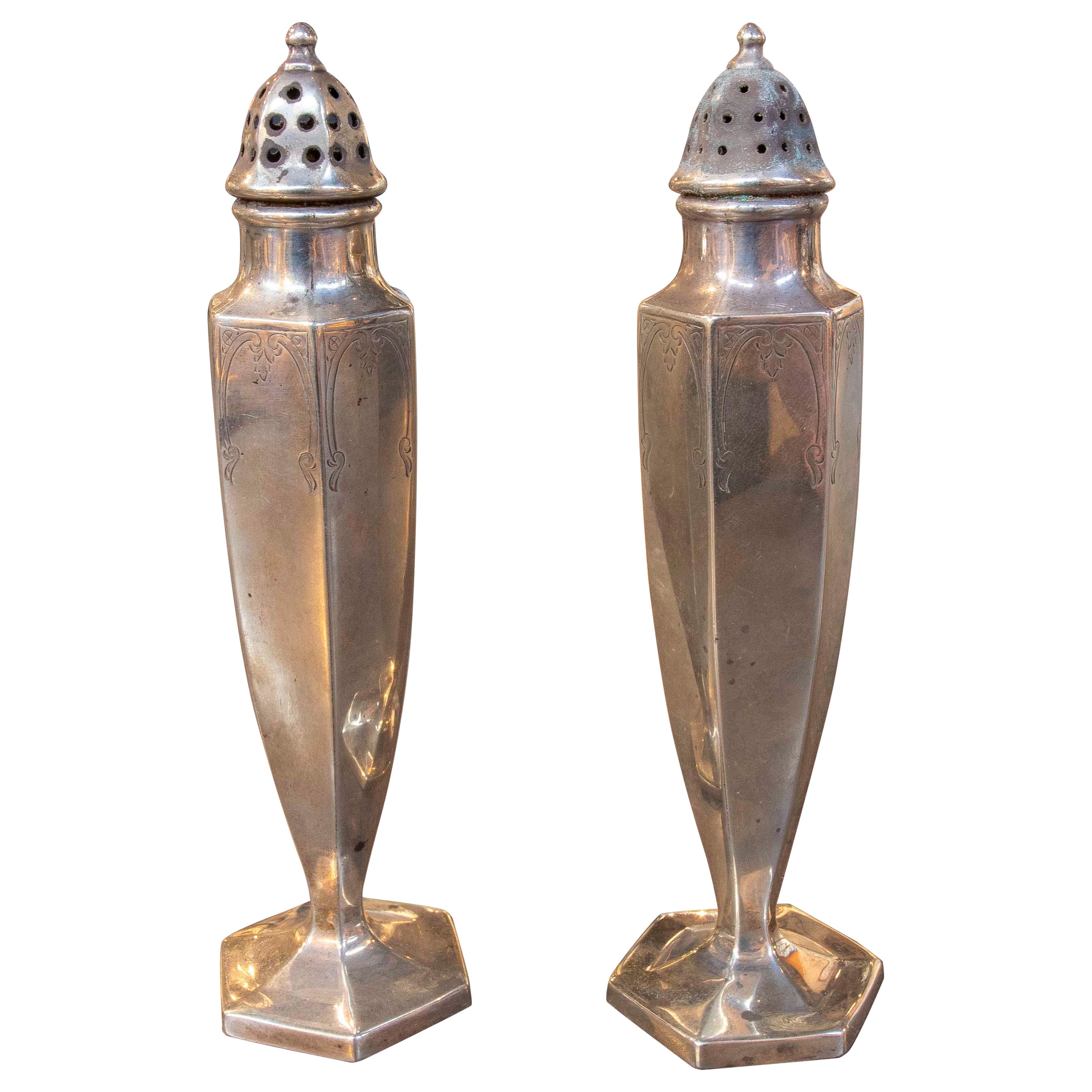 1950s Pair of Art Deco Salt and Pepper Shakers in Sterling Silver International