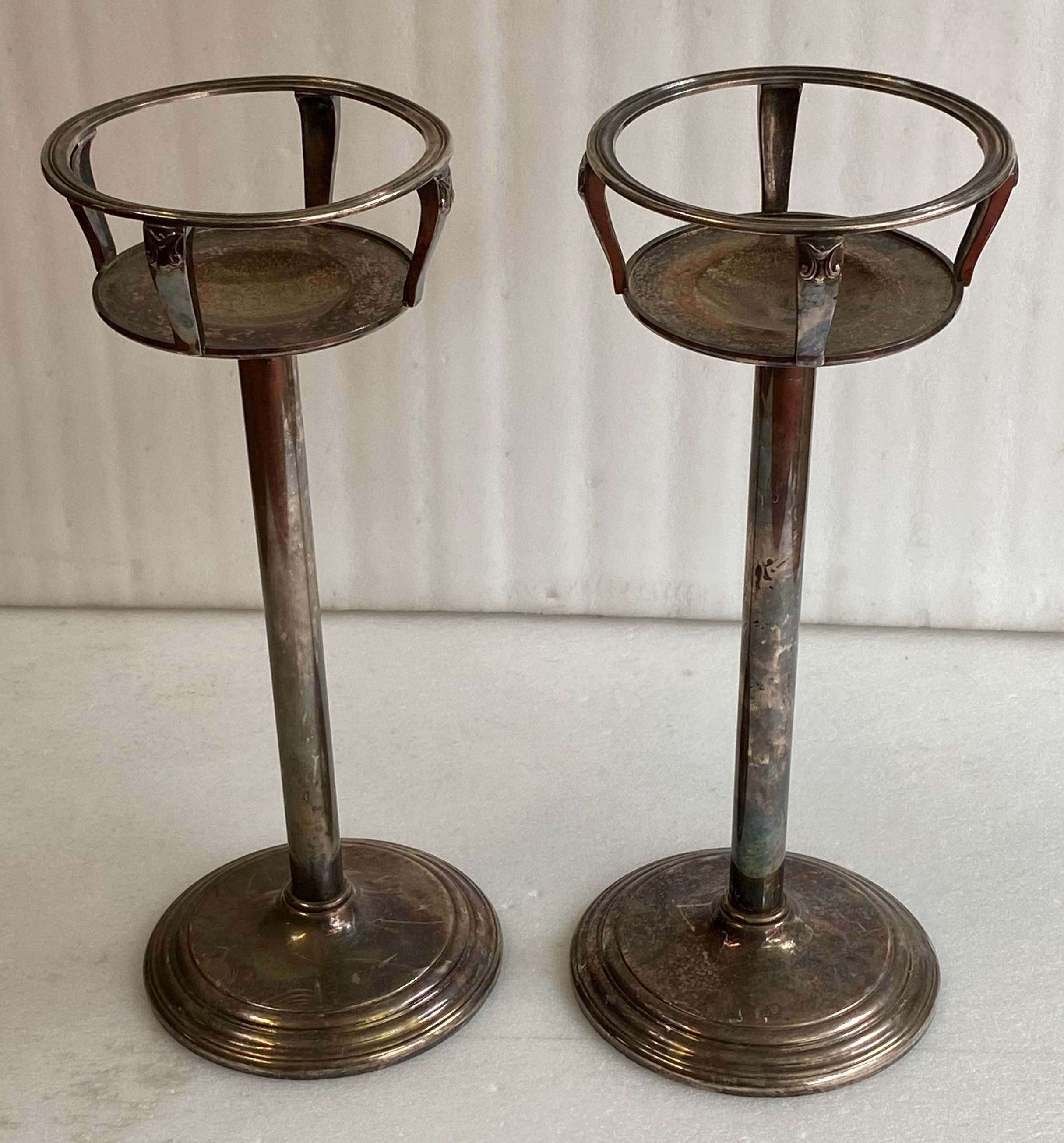 Paar versilberte Champagnerkübel von Maison Sambonet, signiert  
Art-Déco-Stil
 Höhe: 58 cm
  Durchmesser: 25 cm
 Benutzungsbedingung
CIRCA 1950
Versandverpackung inklusive