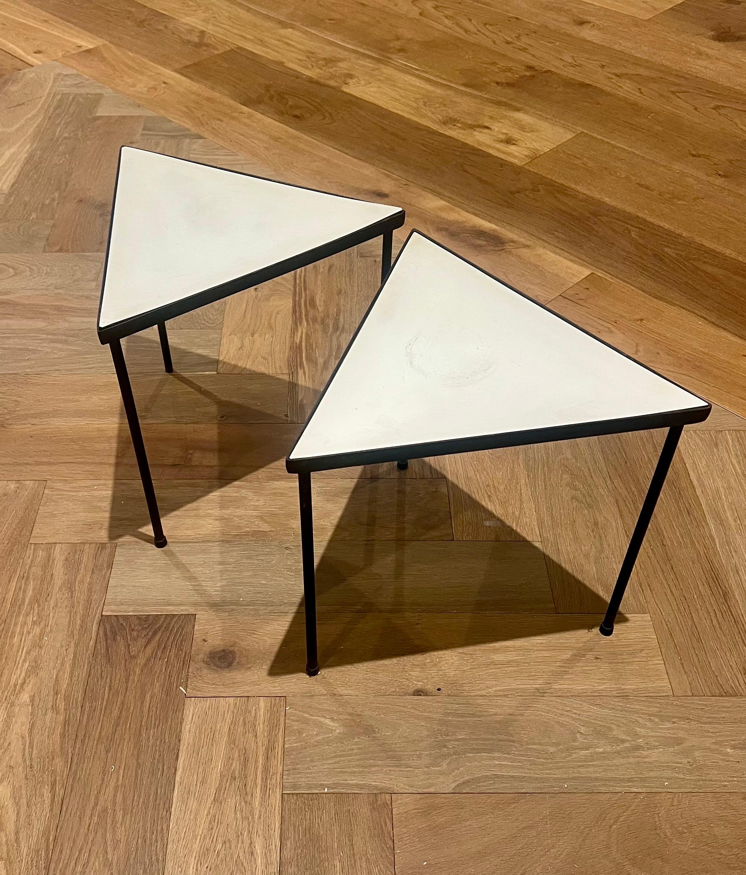 Mid-Century Modern 1950's Pair of Atomic Age Stackable Triangle tables in Iron & White Laminate Top For Sale