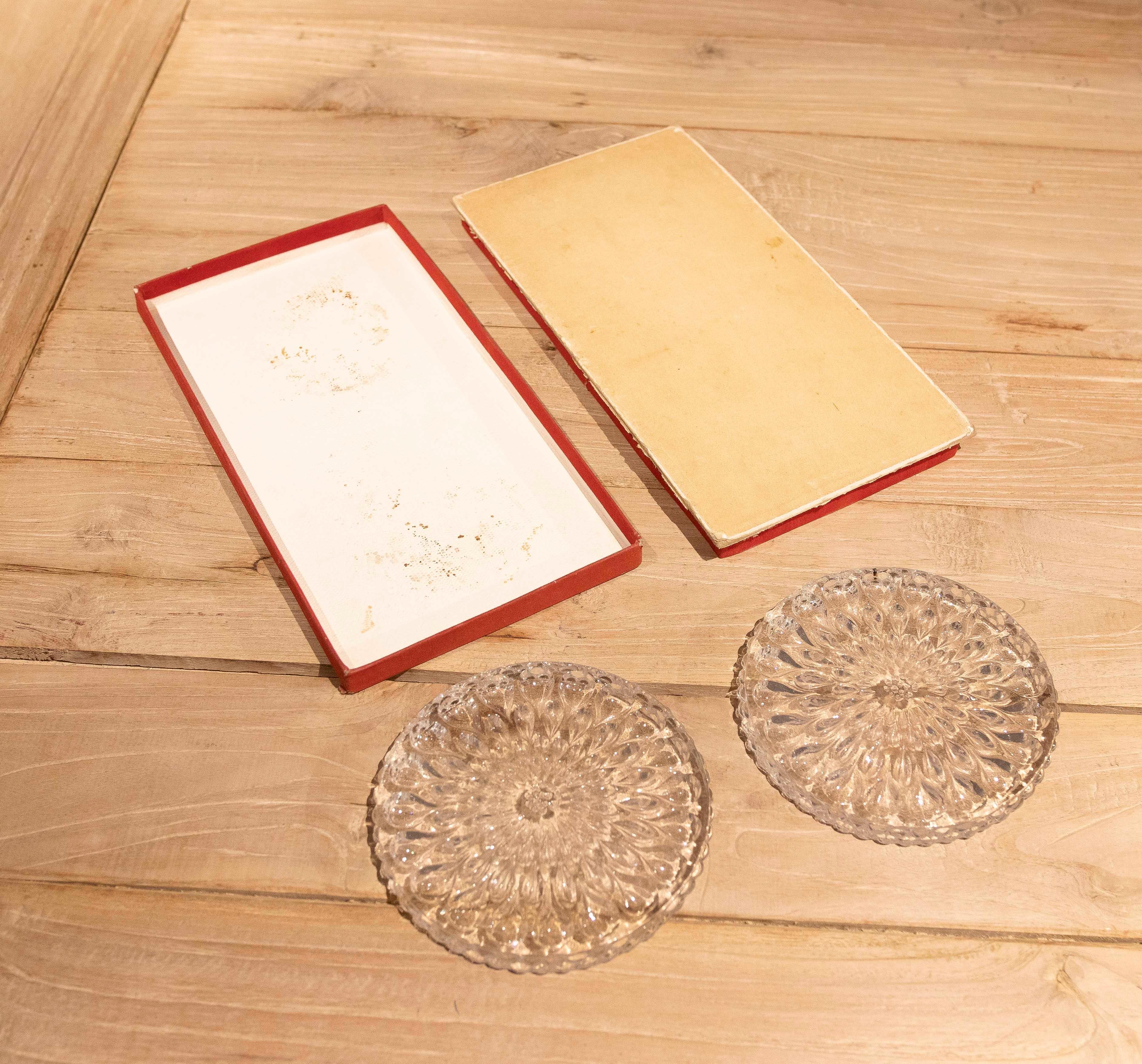 1950er Jahre Paar Baccarat Kristall Weinflaschenteller mit Etui im Angebot 7