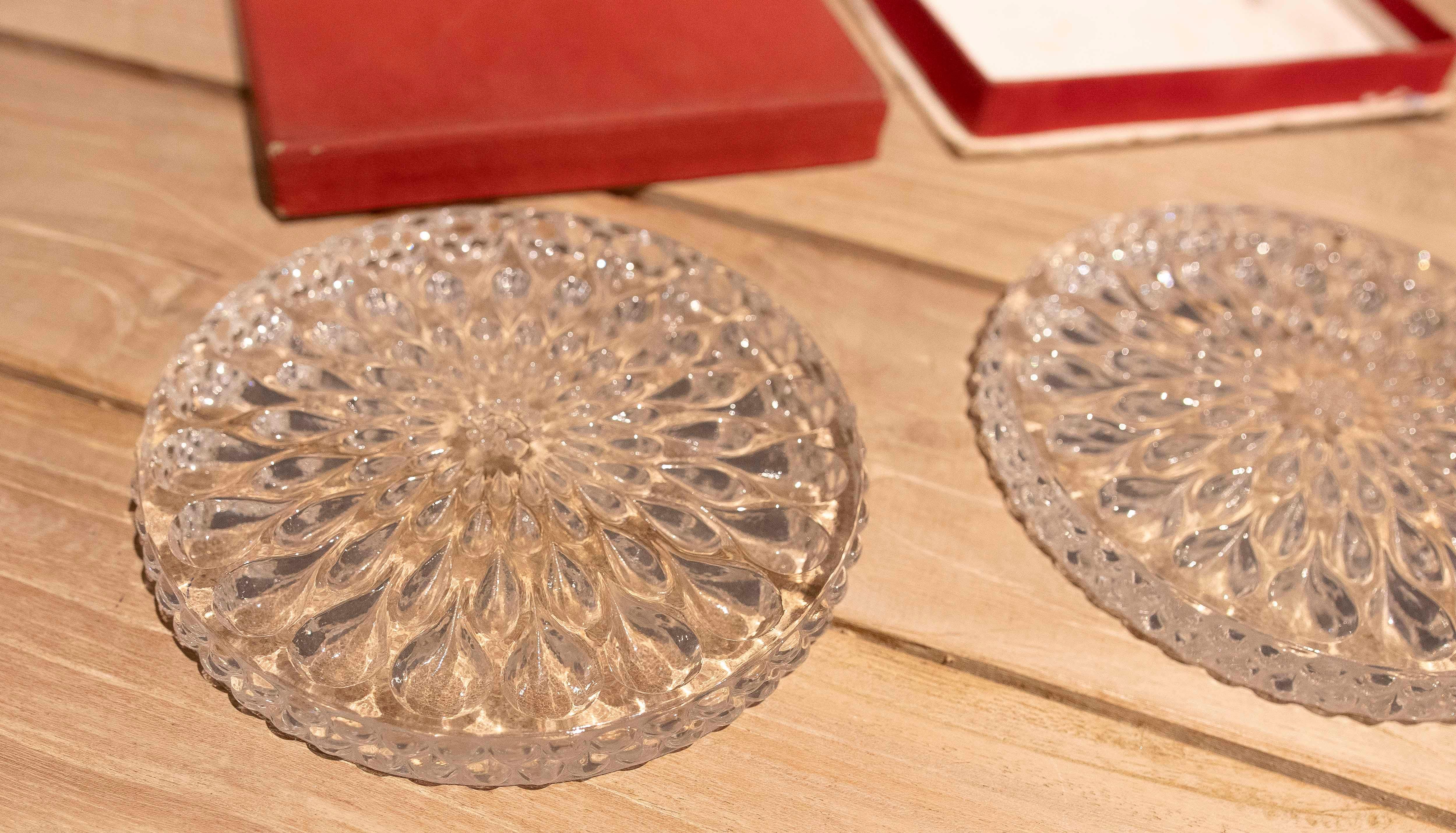 1950er Jahre Paar Baccarat Kristall Weinflaschenteller mit Etui im Angebot 1