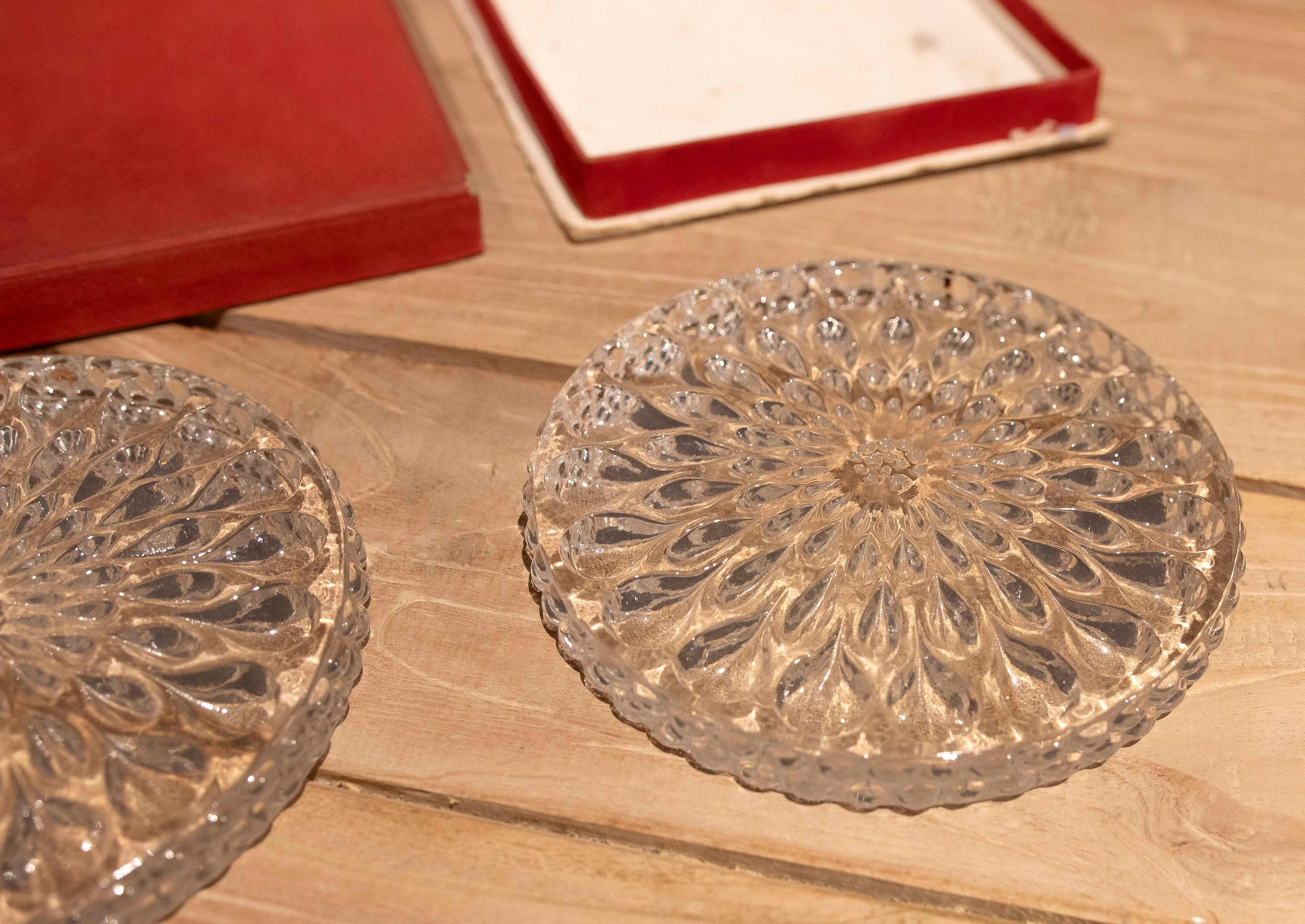 1950er Jahre Paar Baccarat Kristall Weinflaschenteller mit Etui im Angebot 2
