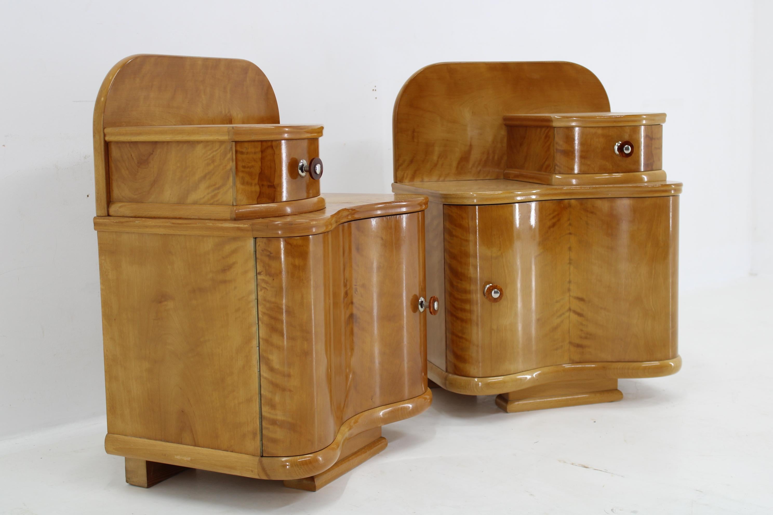 Mid-Century Modern Paire de tables de chevet des années 1950, Tchécoslovaquie en vente