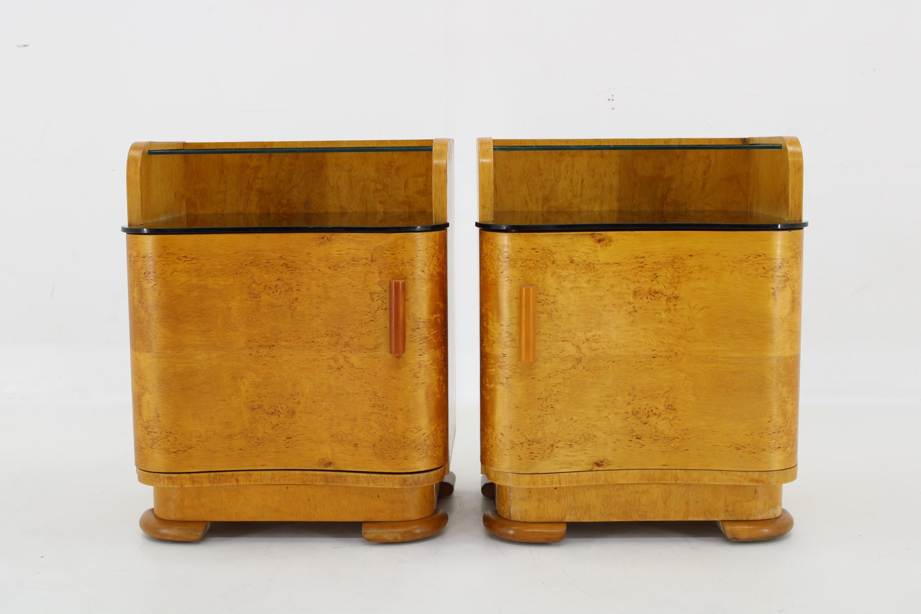 Mid-Century Modern 1950s Pair of Bedside Tables in Maple Finish, Czechoslovakia