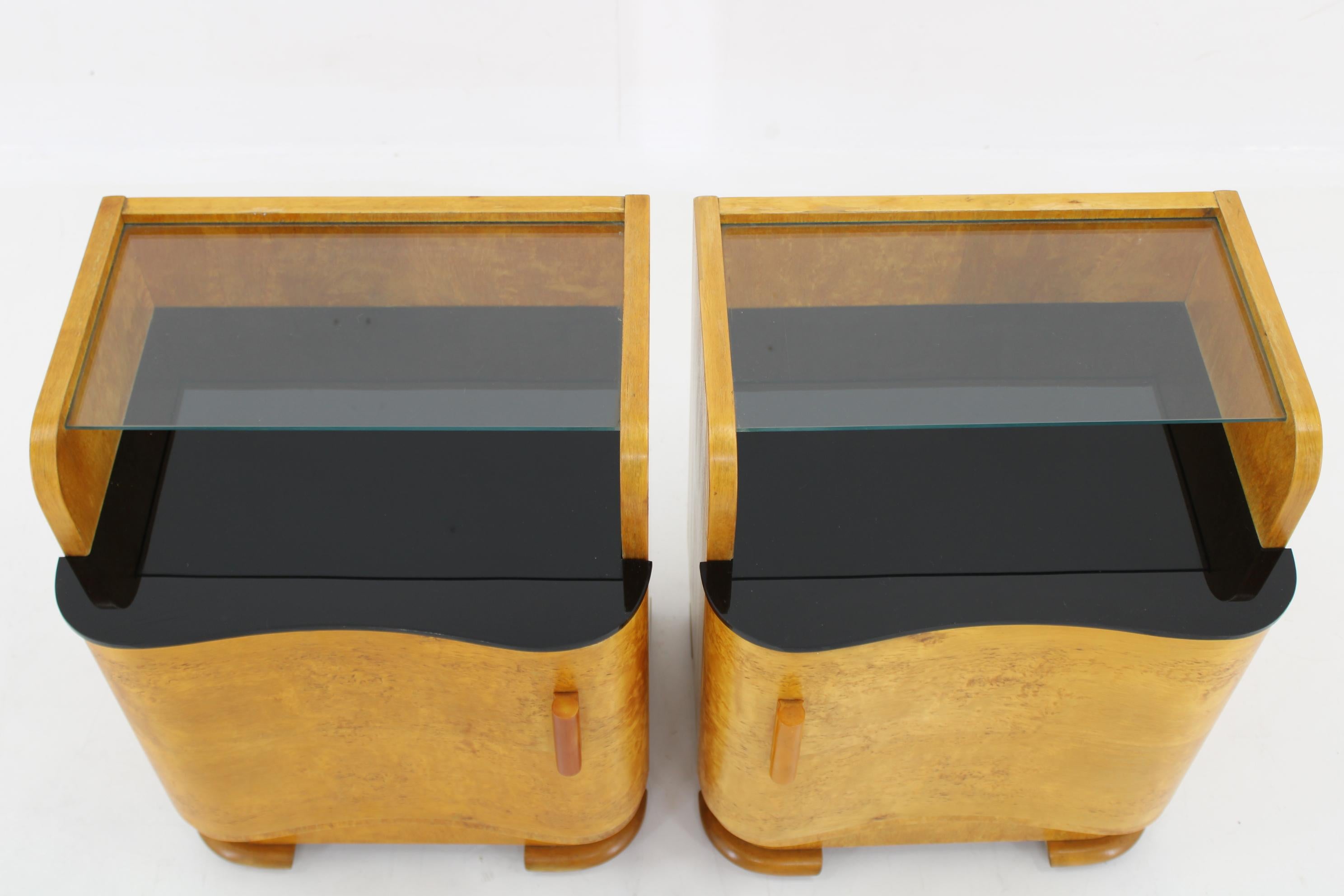 1950s Pair of Bedside Tables in Maple Finish, Czechoslovakia In Good Condition In Praha, CZ