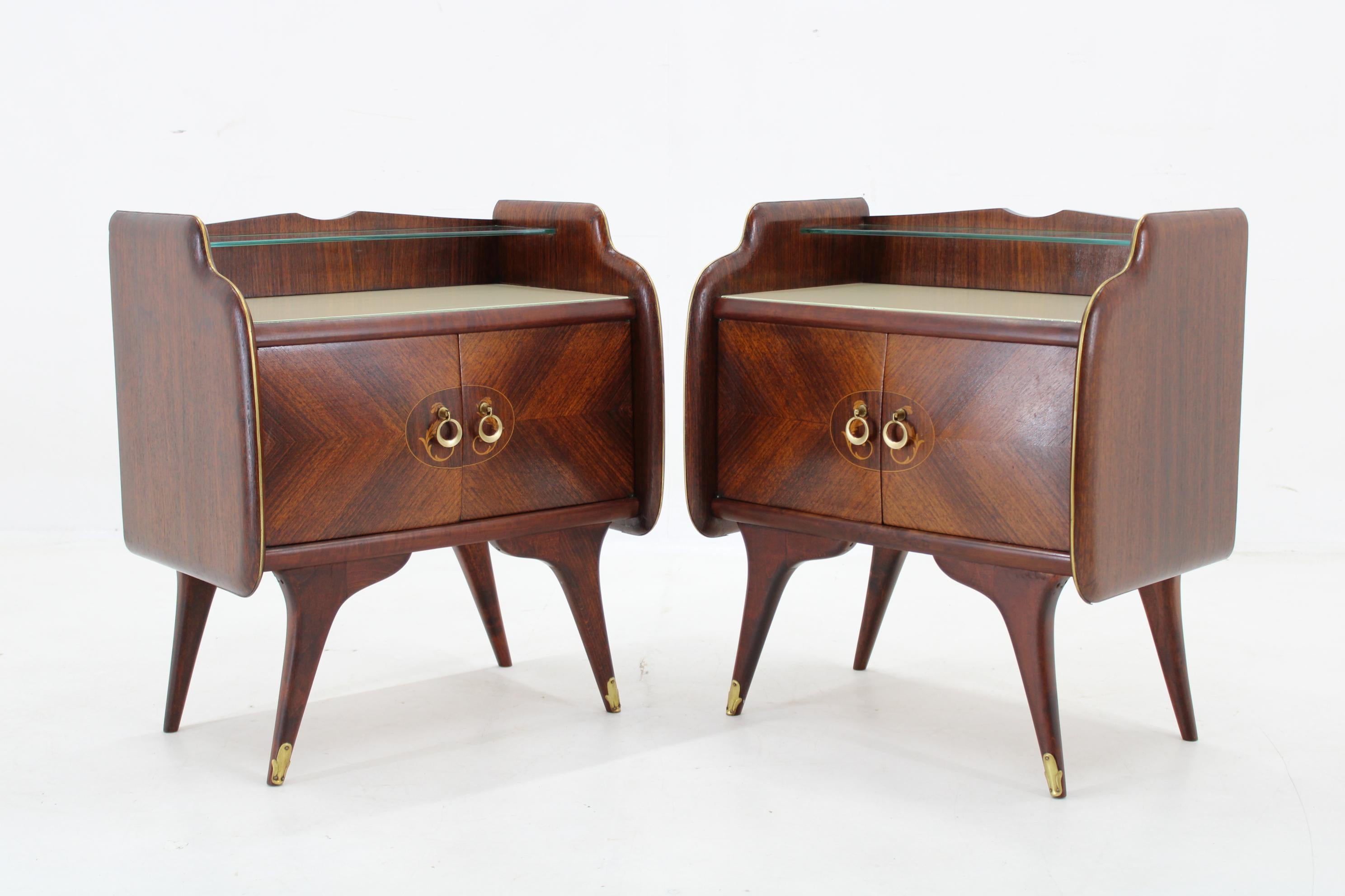 Laiton Paire de tables de chevet des années 1950, Italie en vente
